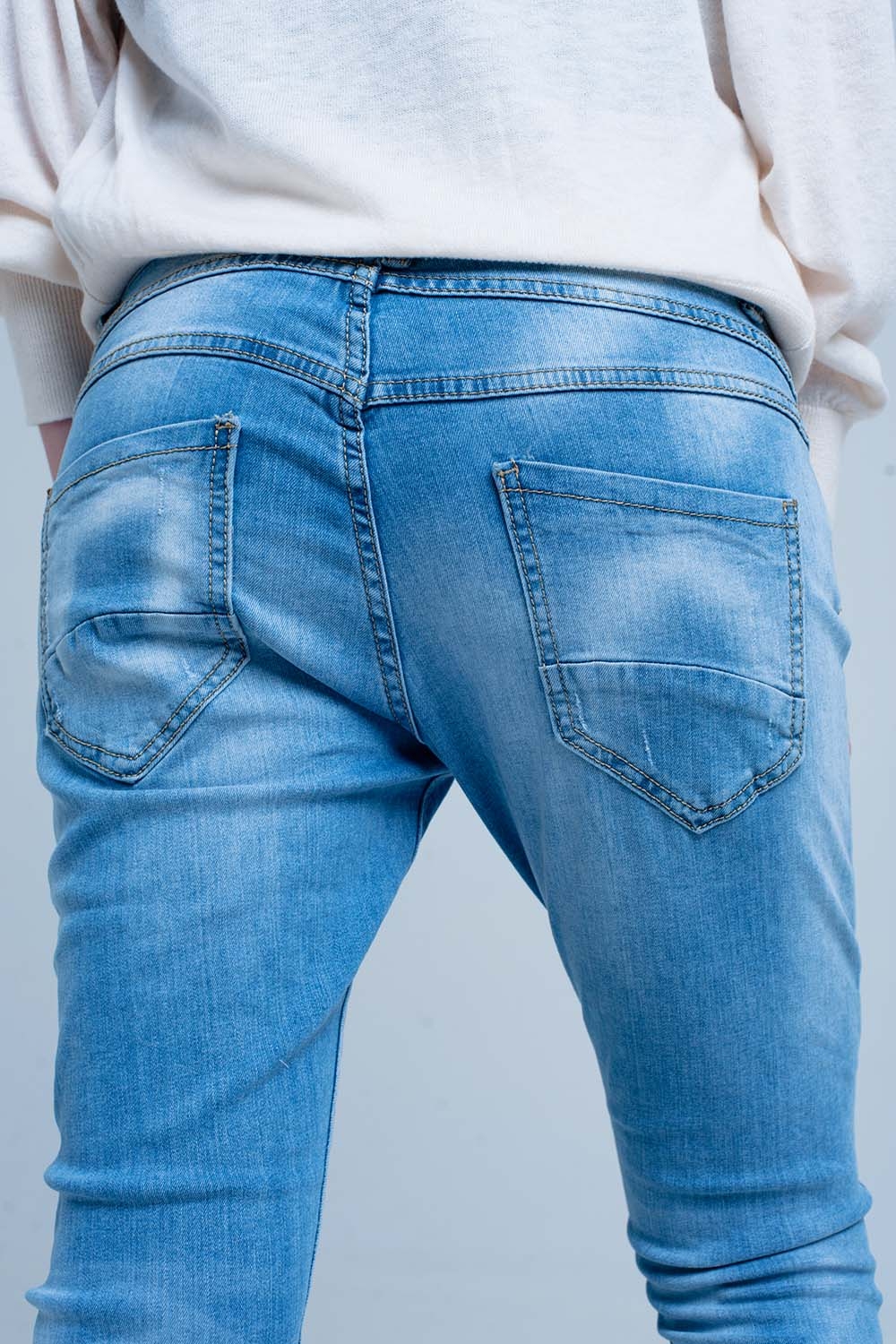 Vaqueros boyfriend rasgados con botones Vaqueros boyfriend rasgados con botones
