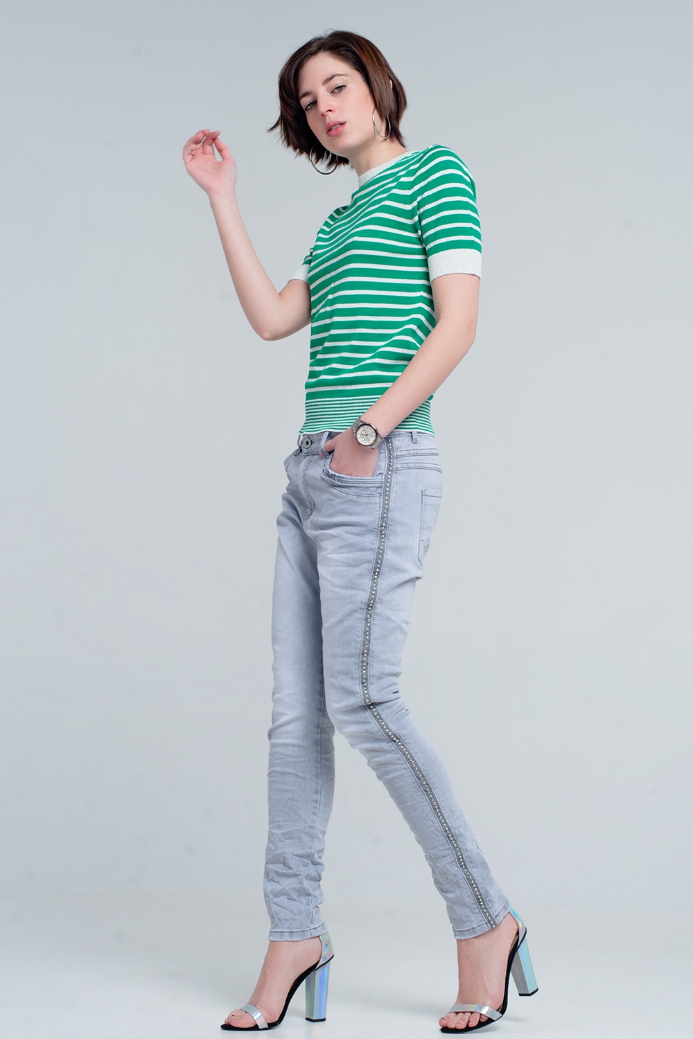 jeans gris con detalles metálicos en el lateral jeans gris con detalles metálicos en el lateral