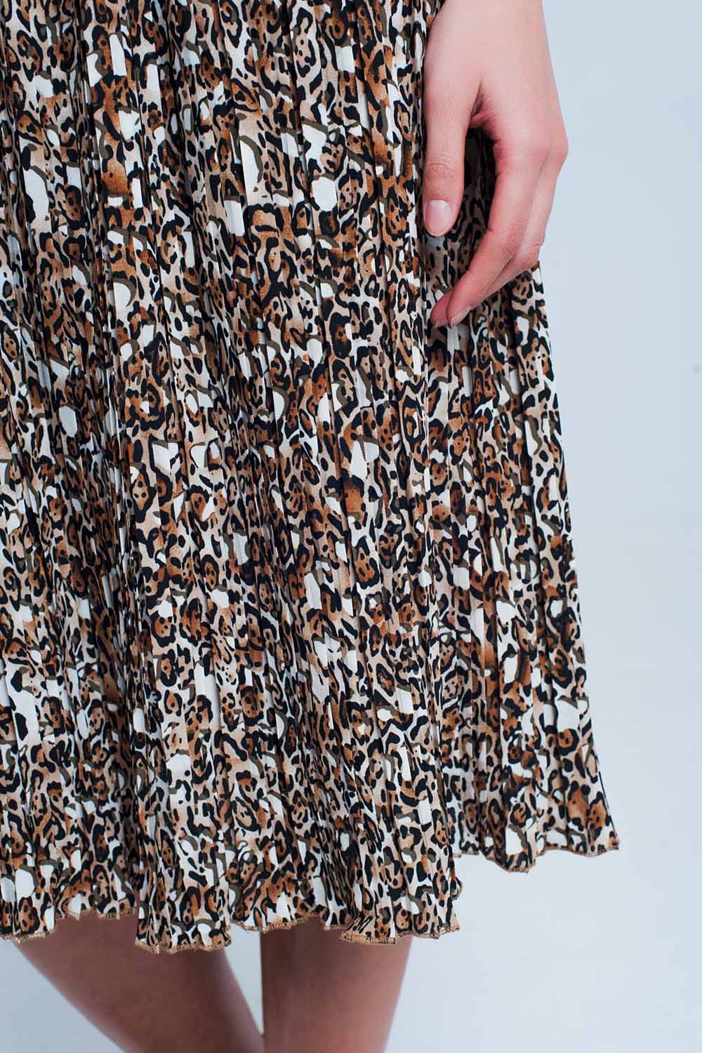 Falda midi plisada con diseño de leopardo Falda midi plisada con diseño de leopardo
