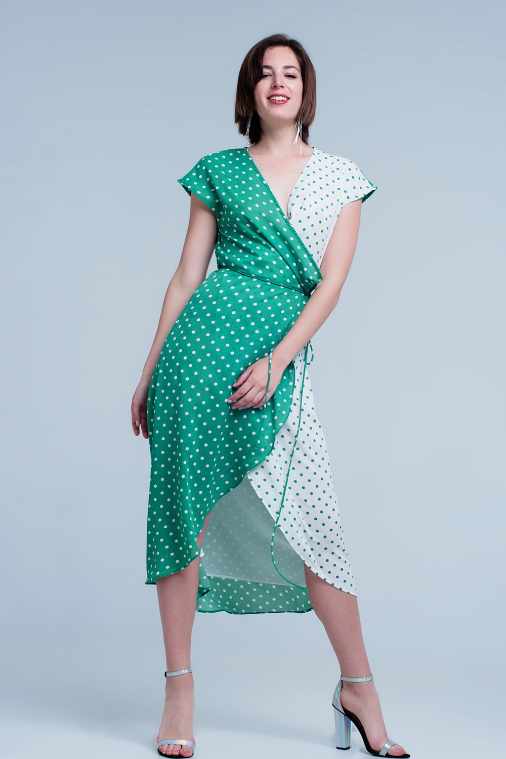 Vestido verde midi cruzado con estampado de mezcla de lunares Vestido verde midi cruzado con estampado de mezcla de lunares