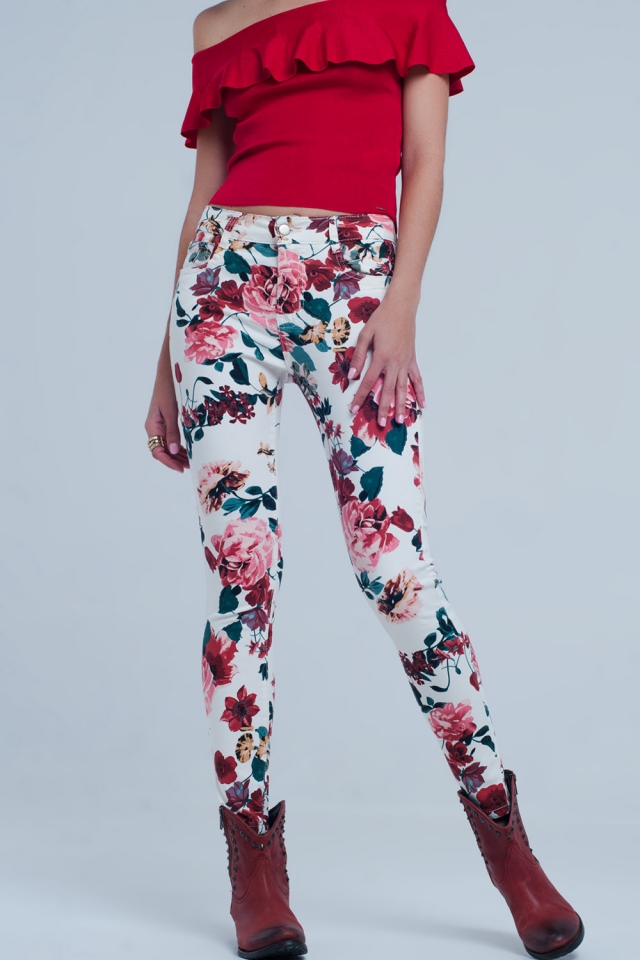 White jeans with roses print