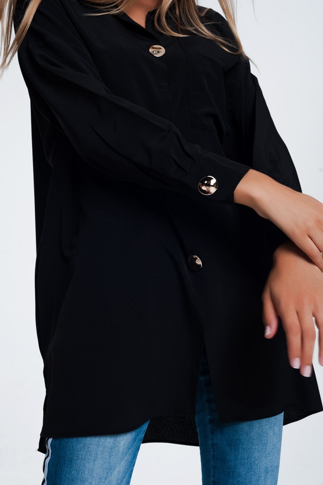 Camisa extragrande negra de manga larga con detalle de botones