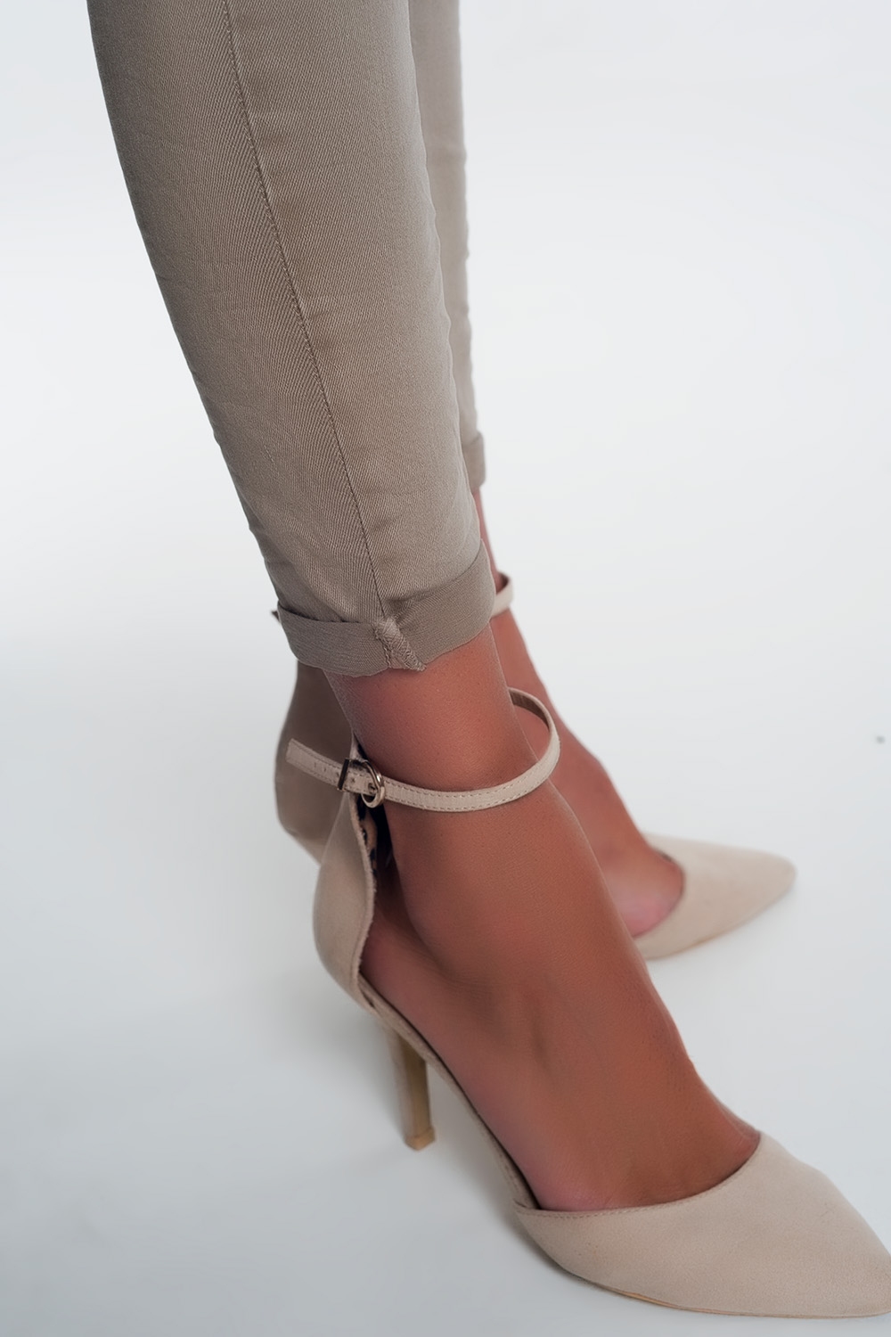 Vaqueros de talle alto en color beige Vaqueros de talle alto en color beige