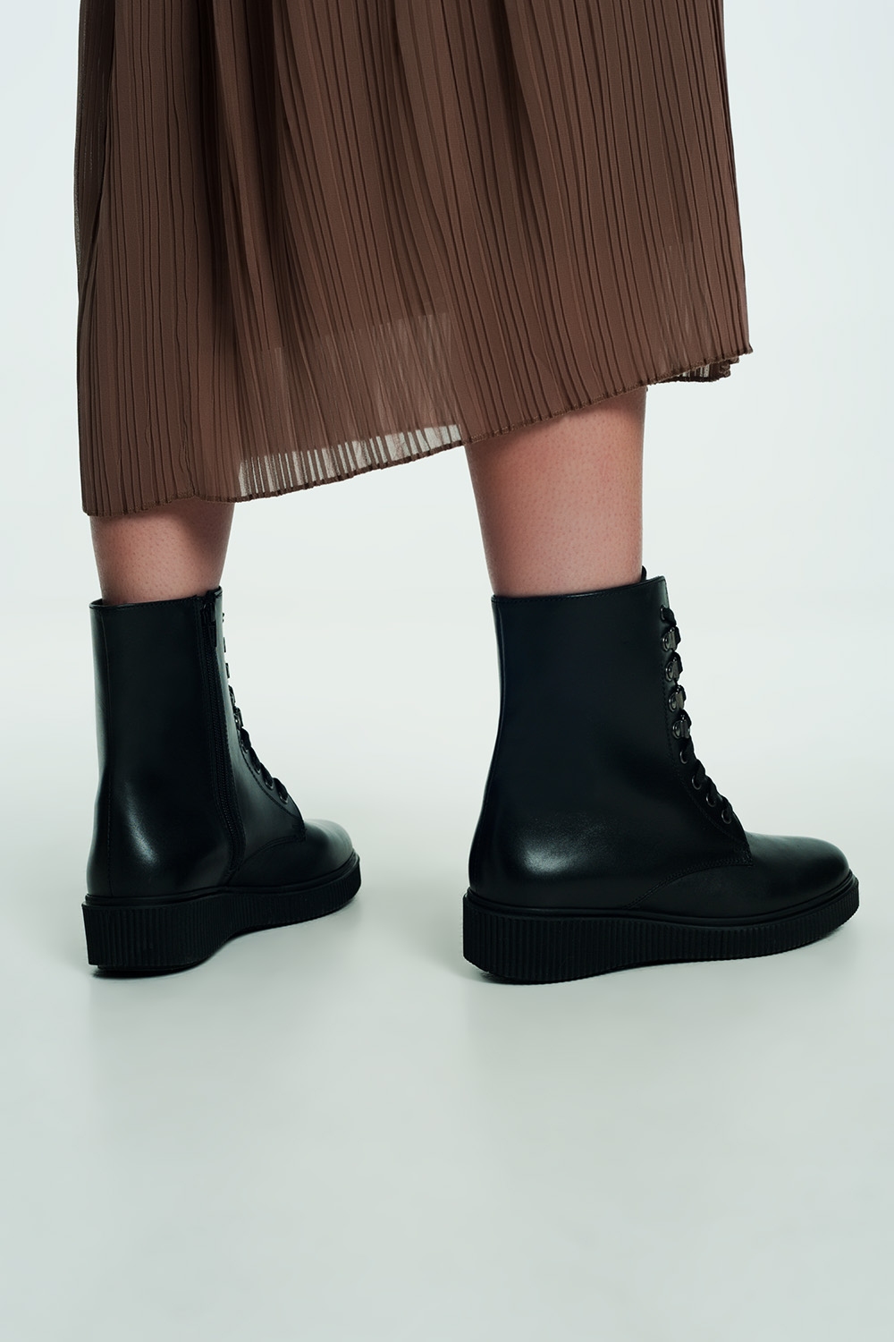 Botas negras con cordones Botas negras con cordones