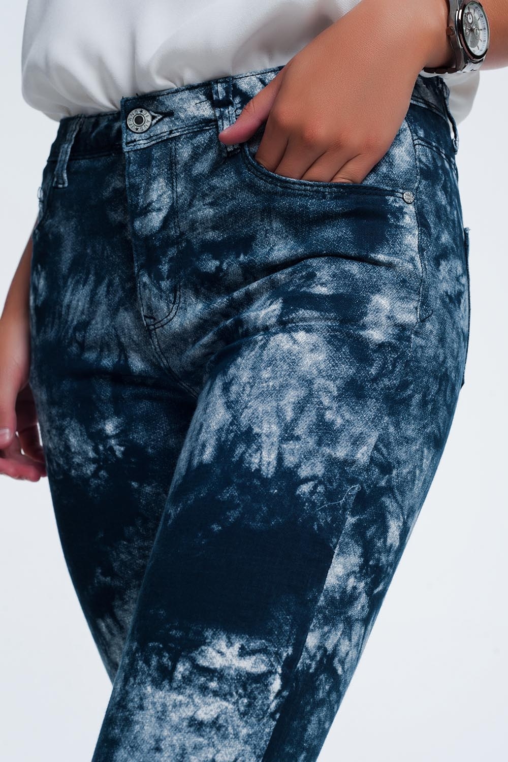 Pantalones pitillo teñidos de azul Pantalones pitillo teñidos de azul