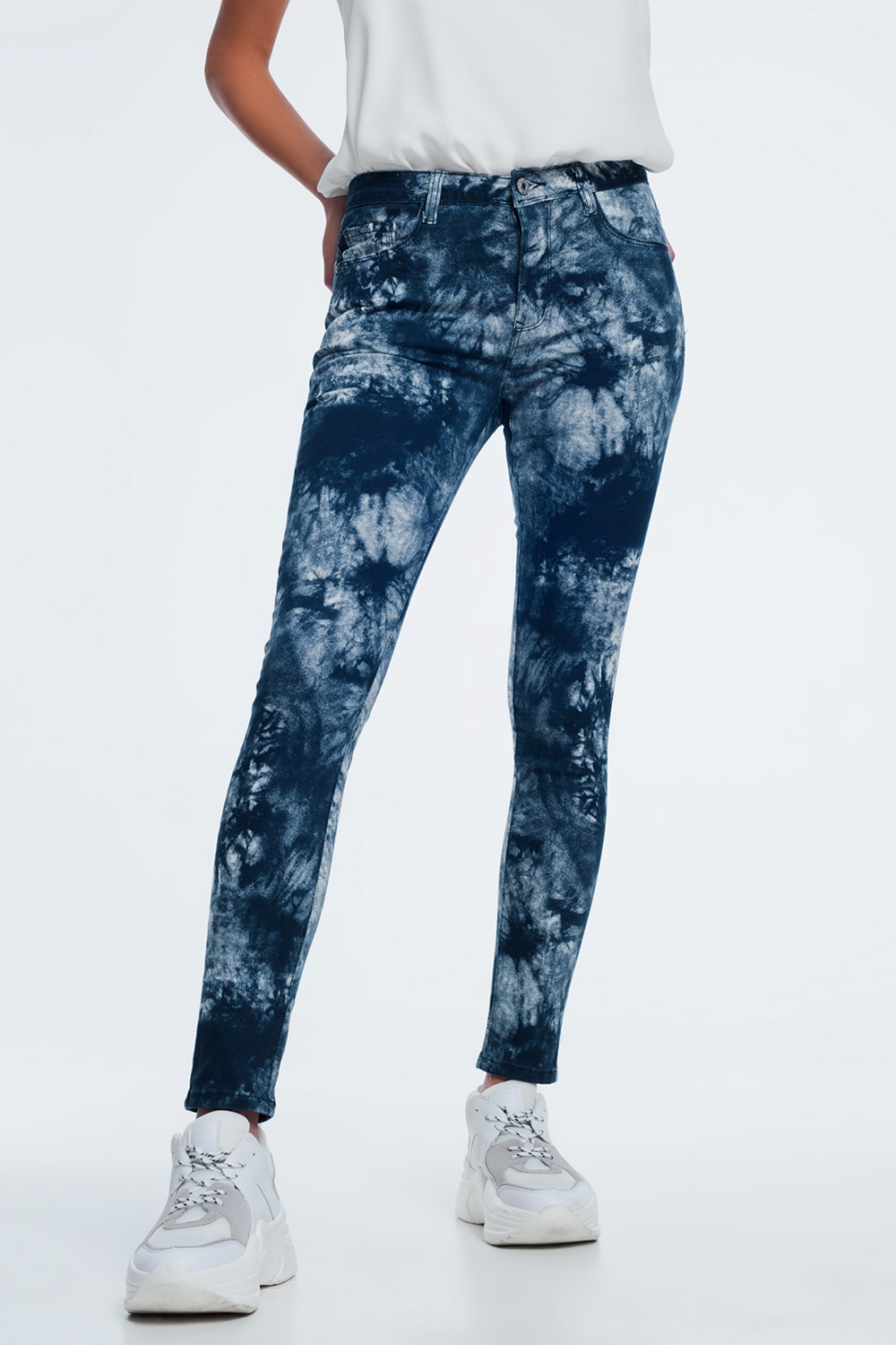 Pantalones pitillo teñidos de azul Pantalones pitillo teñidos de azul