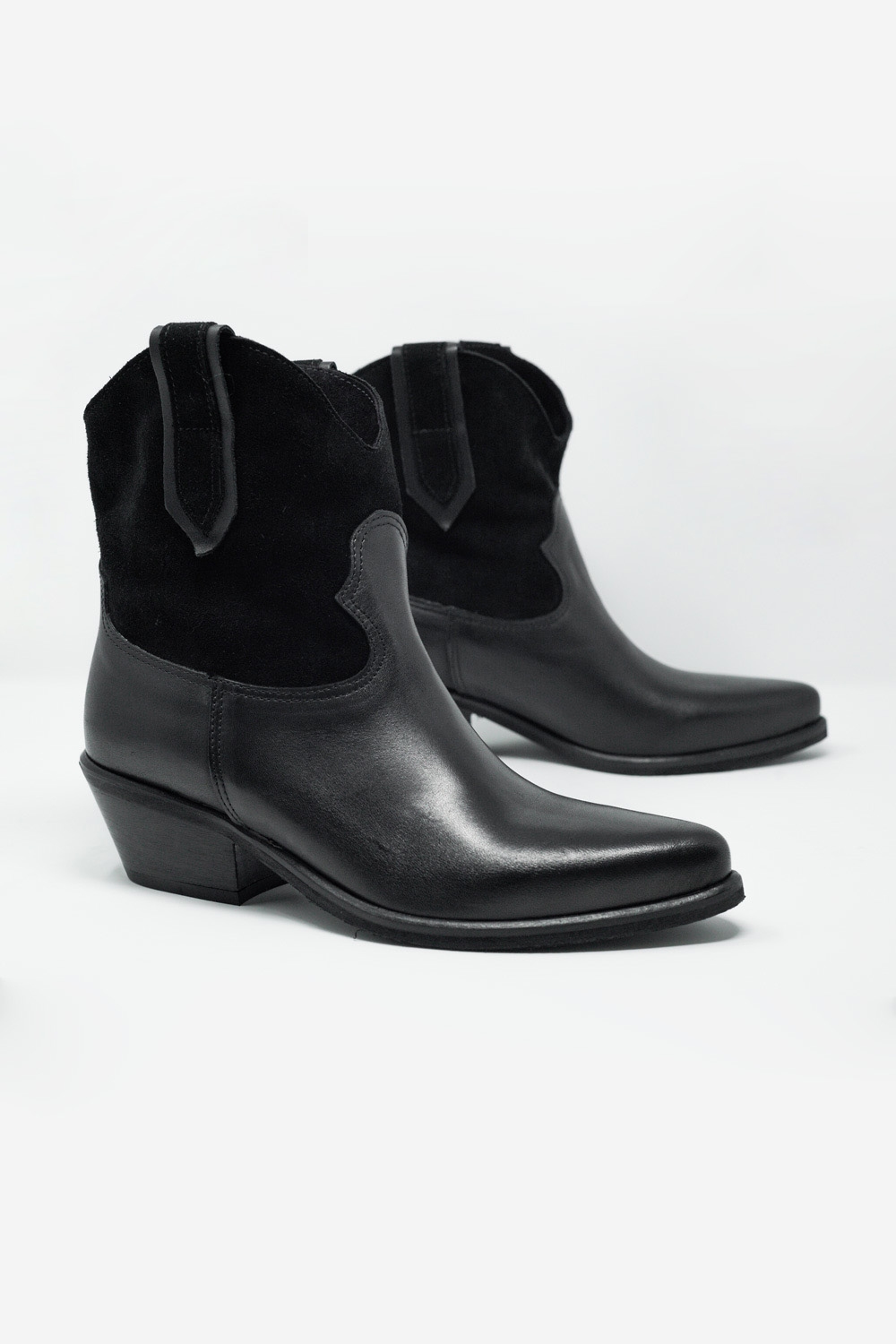 Botas estilo oeste con tacón medio en negro Botas estilo oeste con tacón medio en negro