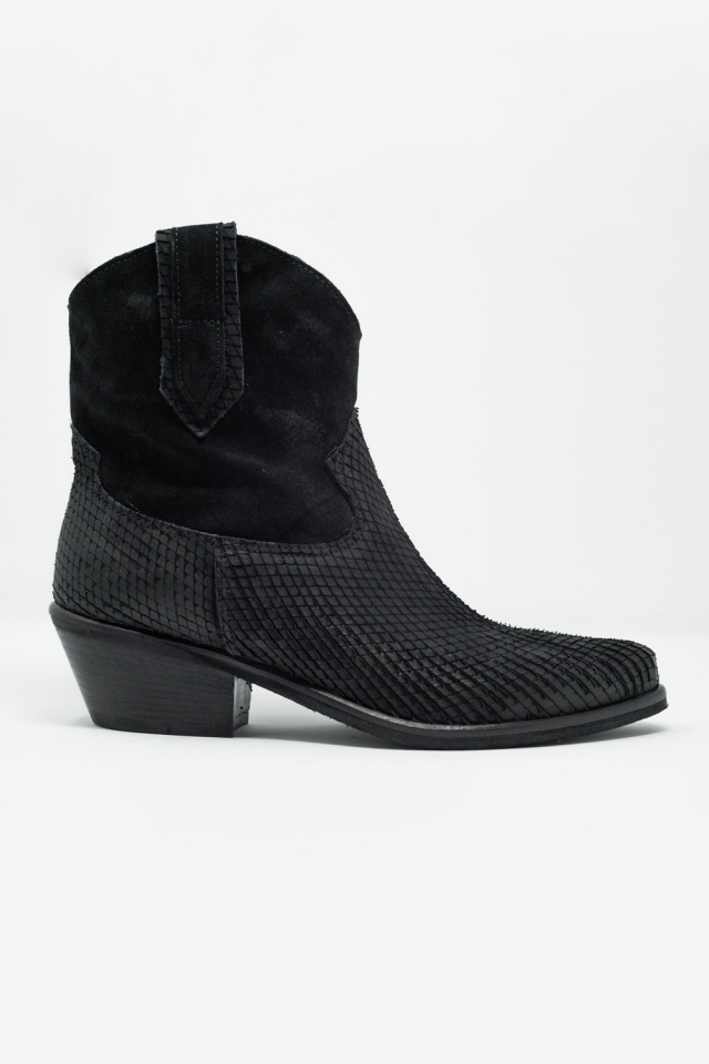 Western boots met brede pasvorm en zwarte krokodillenprint