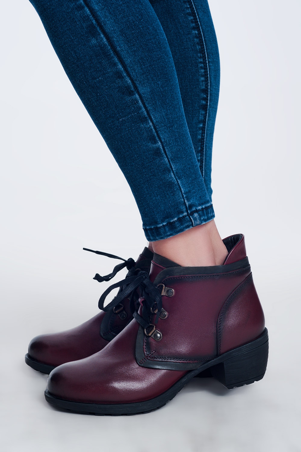 Botas de cuero con cordones en granate Botas de cuero con cordones en granate
