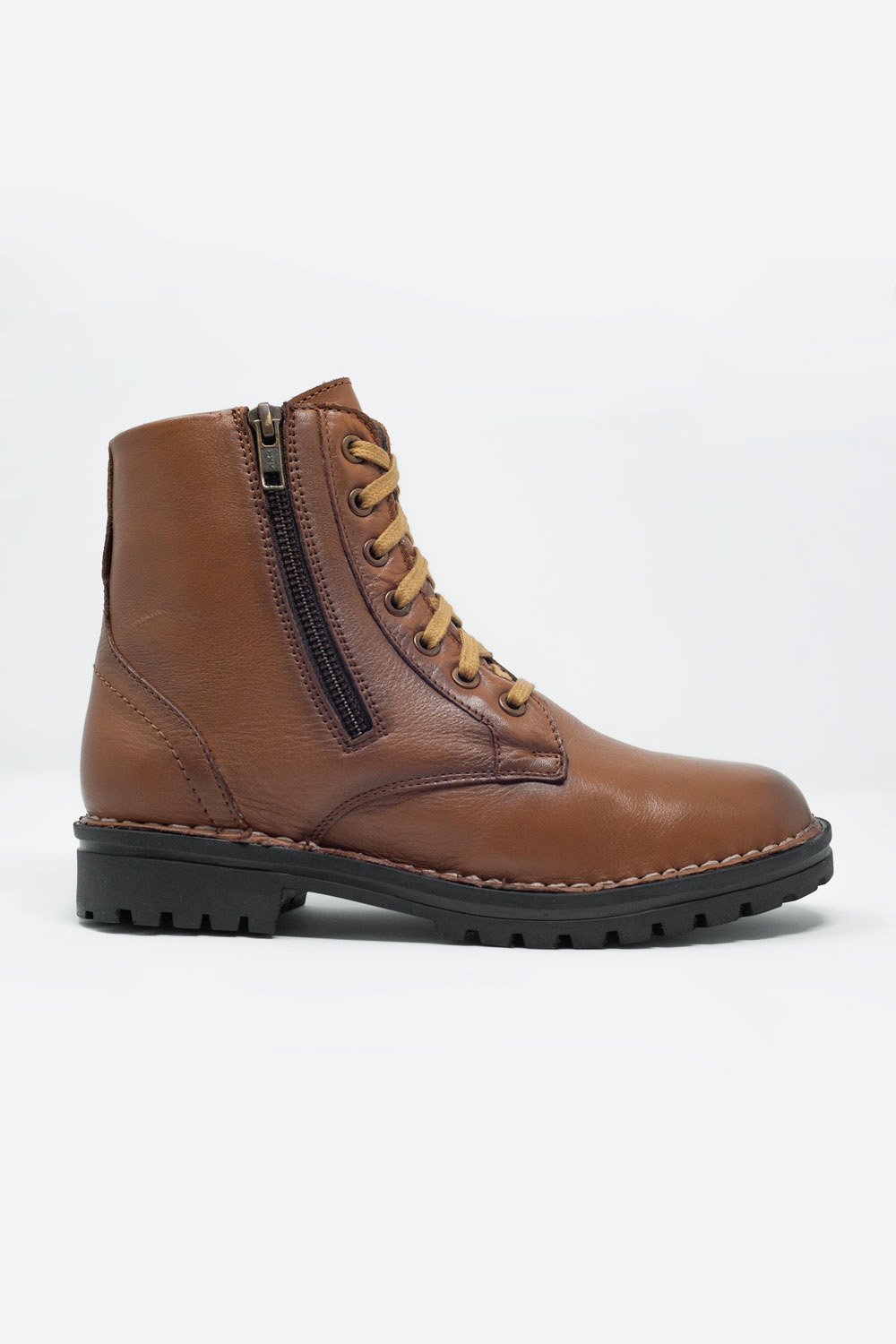 Botas militares gruesas de cuero en marron Botas militares gruesas de cuero en marron