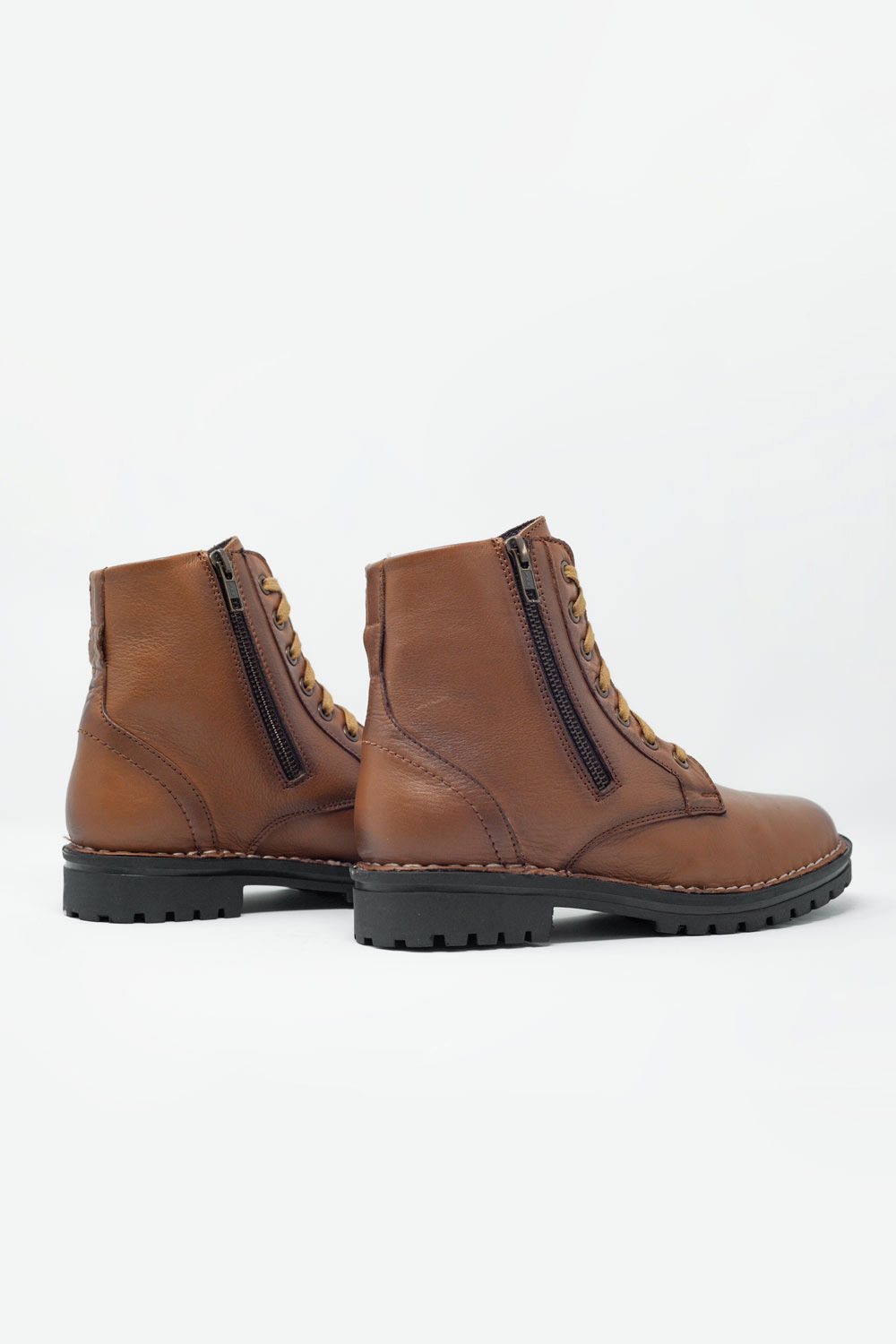 Botas militares gruesas de cuero en marron Botas militares gruesas de cuero en marron