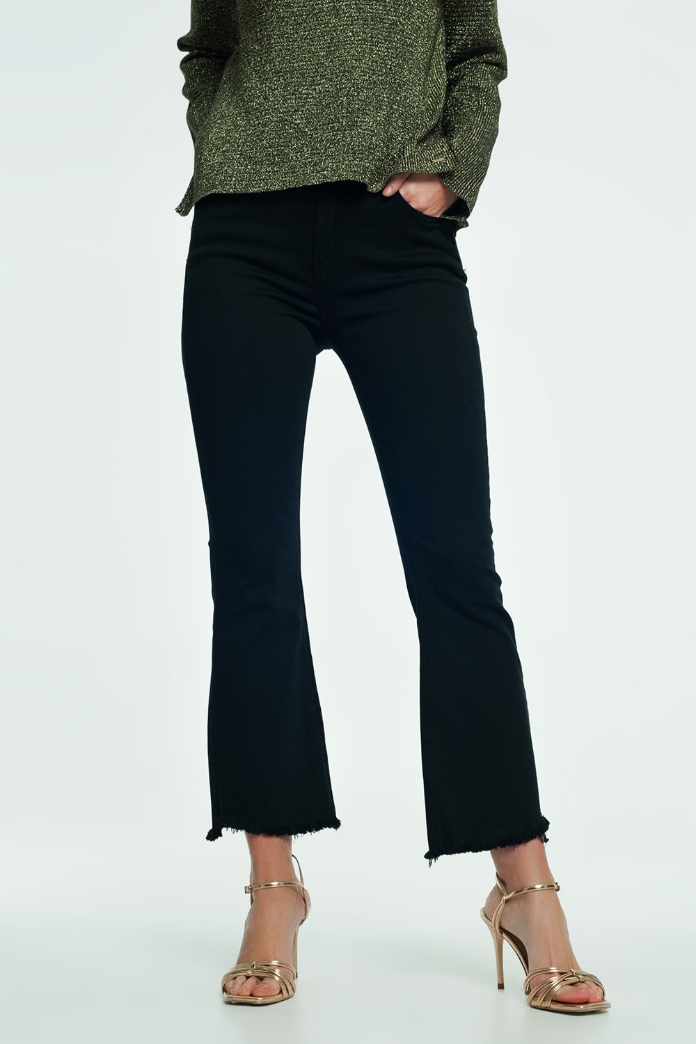 Jeans acampanados con dobladillo sin rematar en negro Jeans acampanados con dobladillo sin rematar en negro