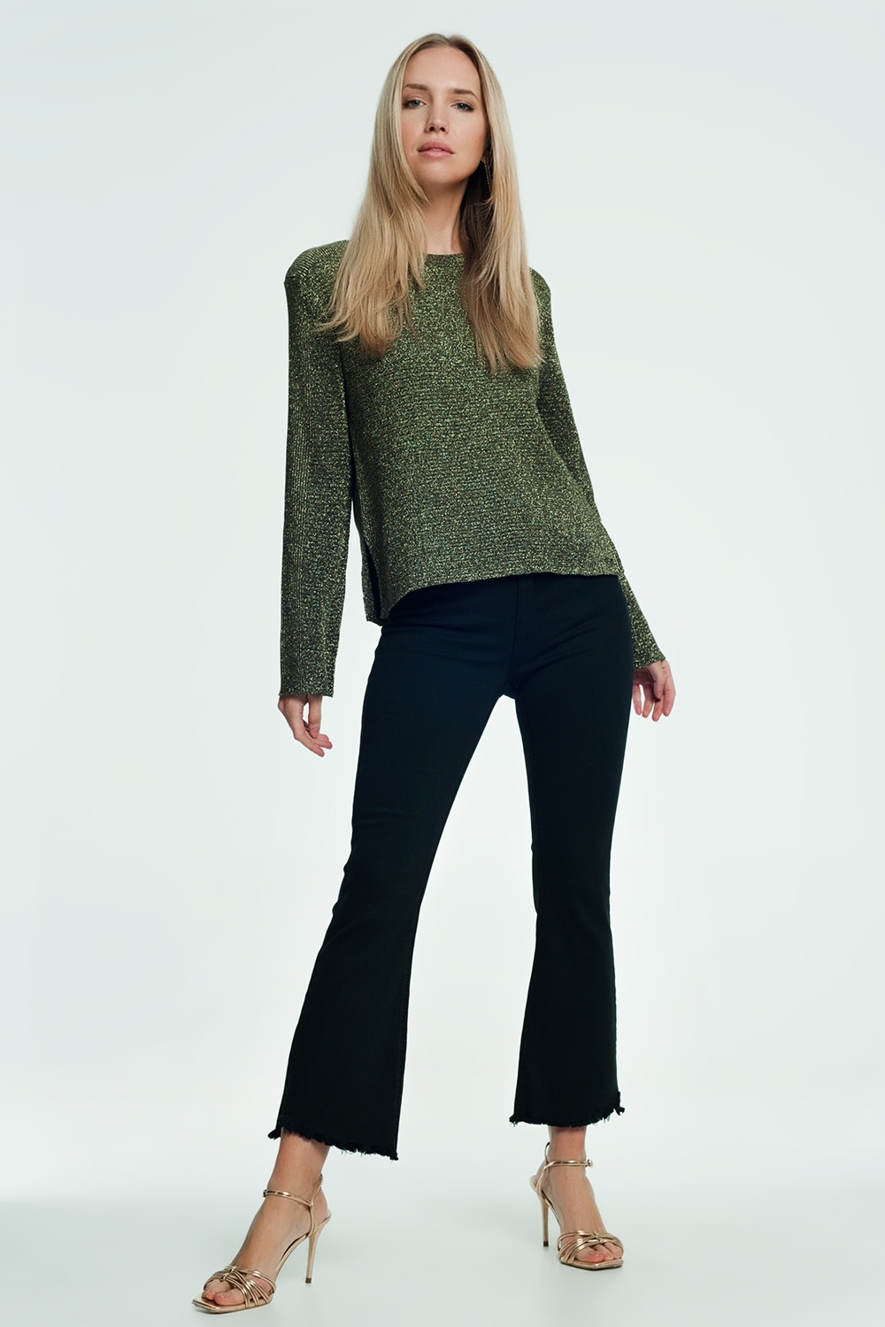 Jeans acampanados con dobladillo sin rematar en negro Jeans acampanados con dobladillo sin rematar en negro