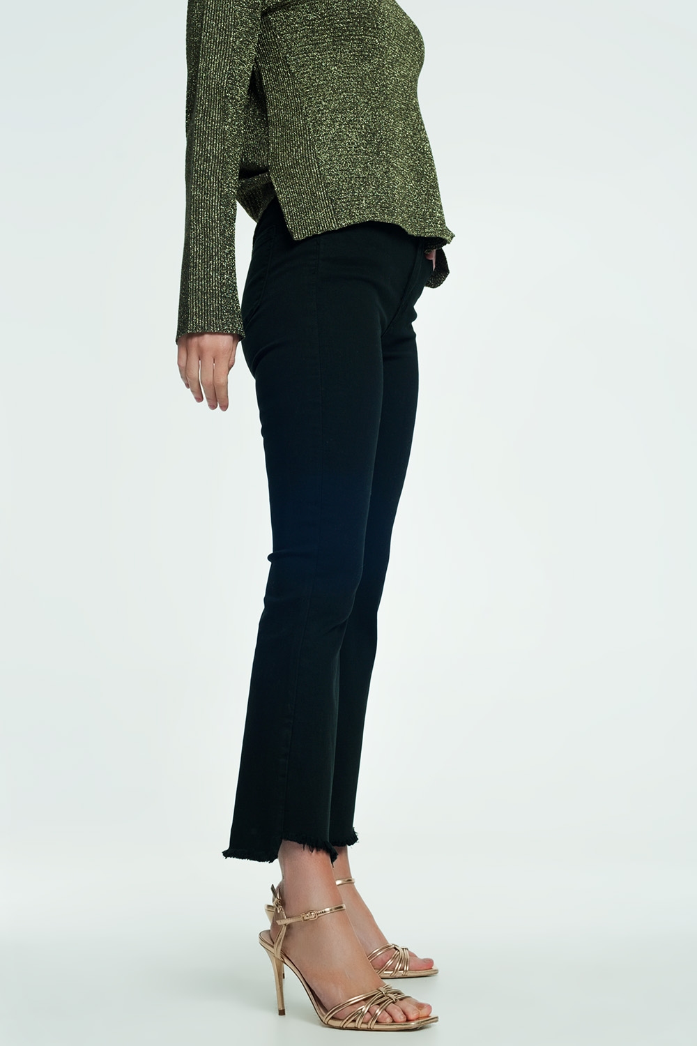 Jeans acampanados con dobladillo sin rematar en negro Jeans acampanados con dobladillo sin rematar en negro