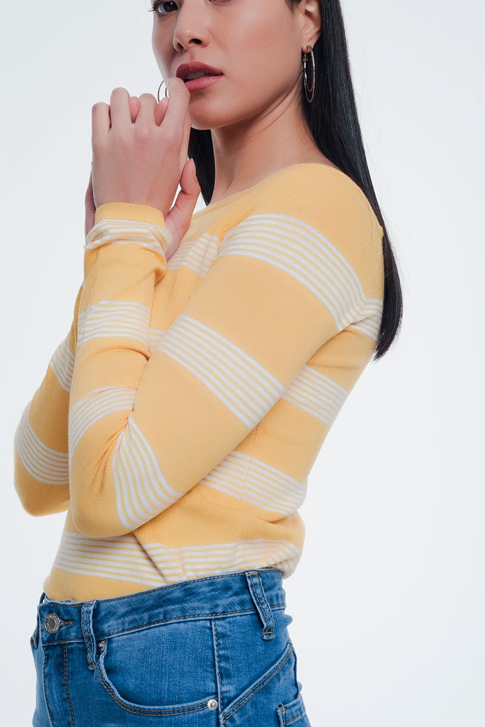 Jersey con cuello barco a rayas en color amarillo Jersey con cuello barco a rayas en color amarillo