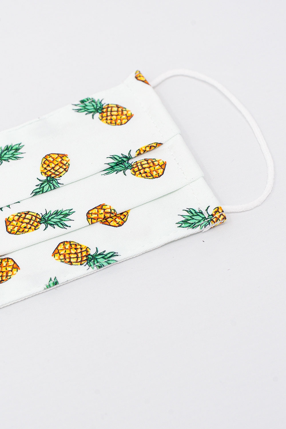 Paquete 5 Unidades Mascarilla Blanca Estampado Pi&ntilde;a