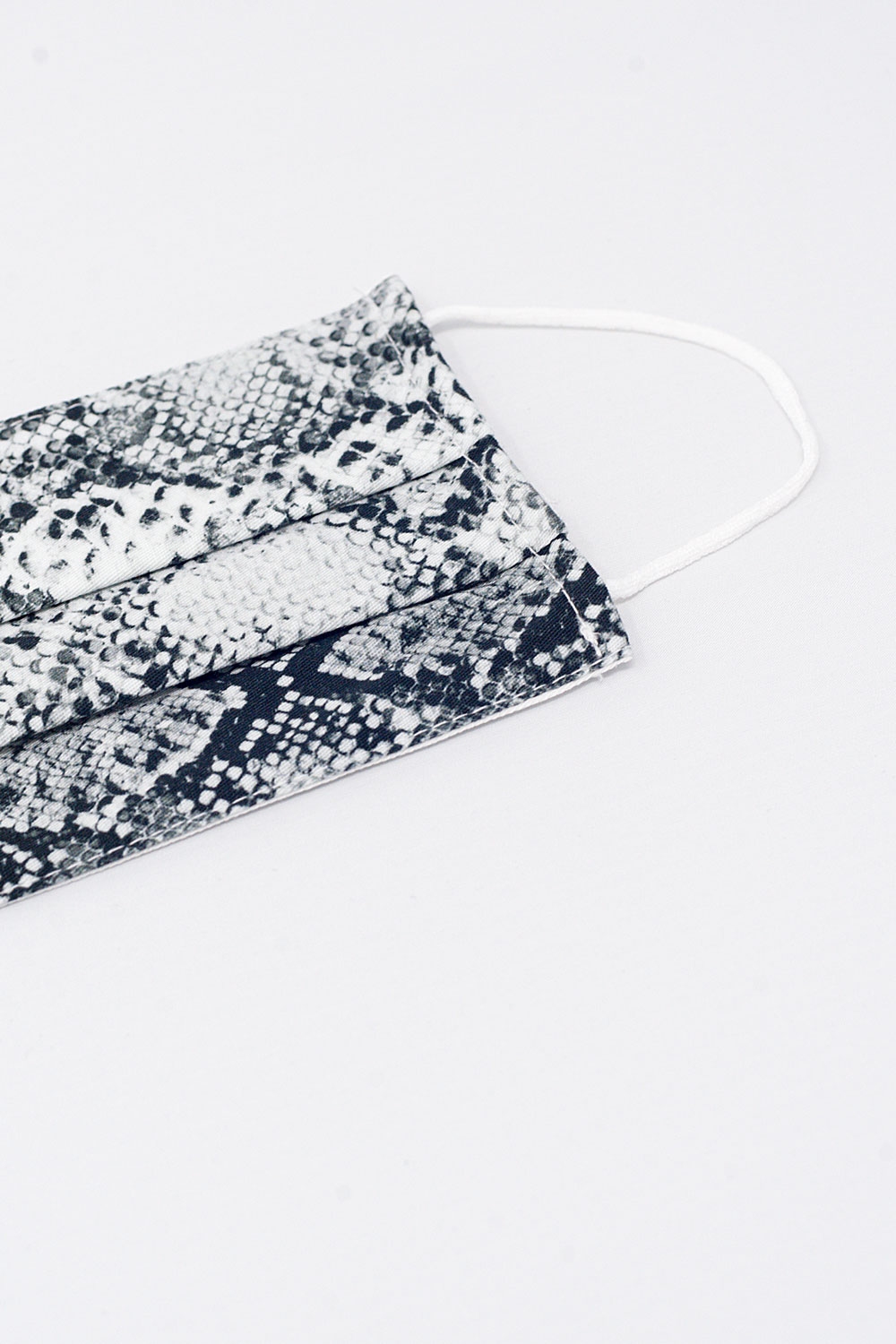 Paquete de 5 unidades Mascarilla gris estampado de serpiente