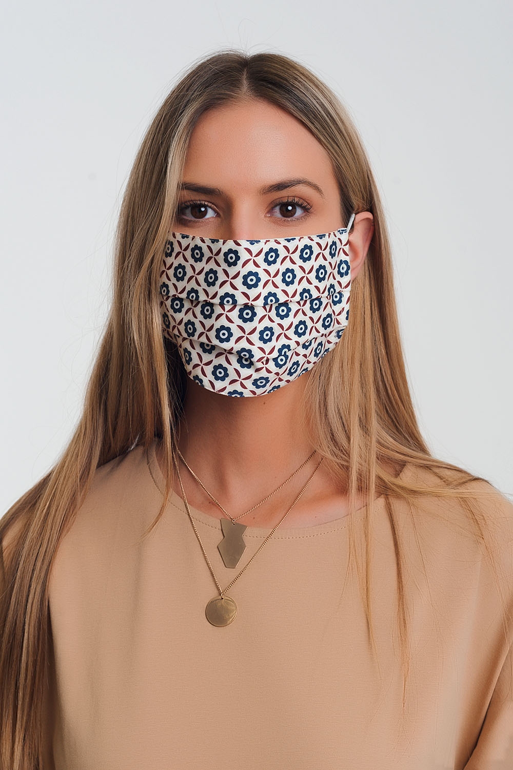Paquete de 5 unidades Mascarilla blanca con estampado geometrico