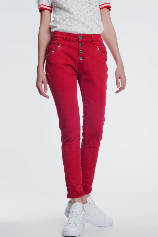 Pantaloni boyfriend rosso con dettaglio tascabile di paillettes