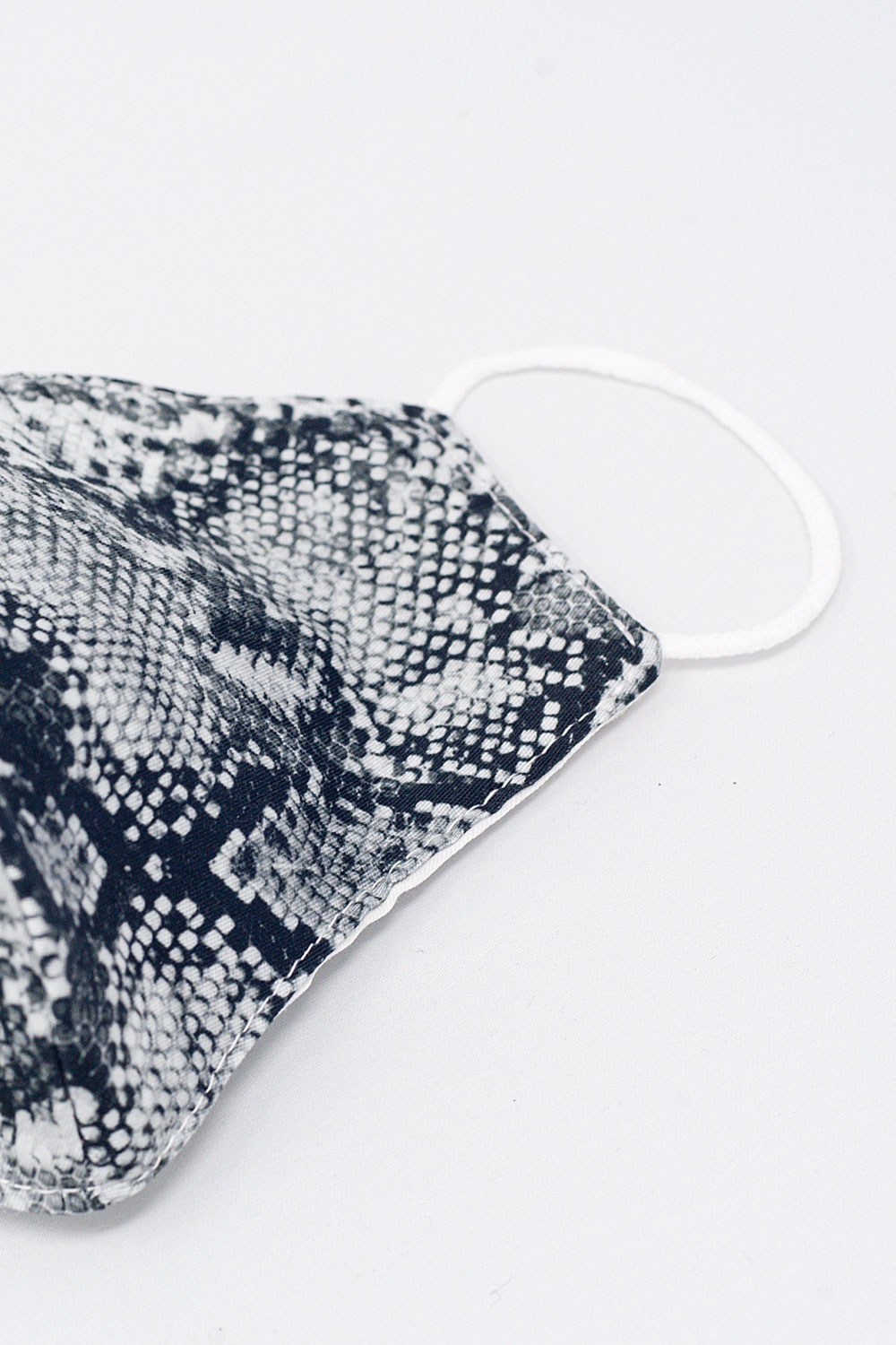 Paquete de 5 unidades Mascarilla estampado de serpiente en gris