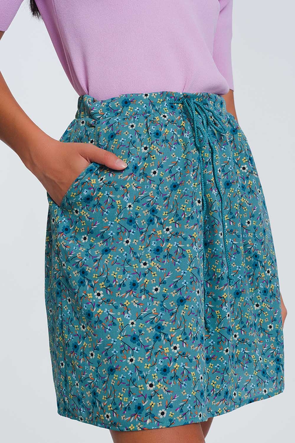 Minifalda con estampado de florecitas en verde Minifalda con estampado de florecitas en verde
