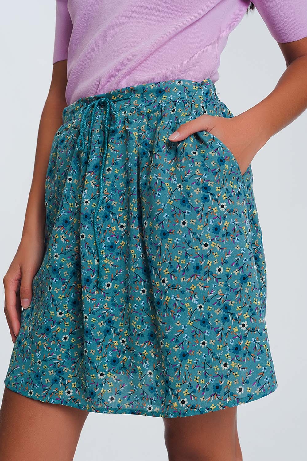 Minifalda con estampado de florecitas en verde Minifalda con estampado de florecitas en verde