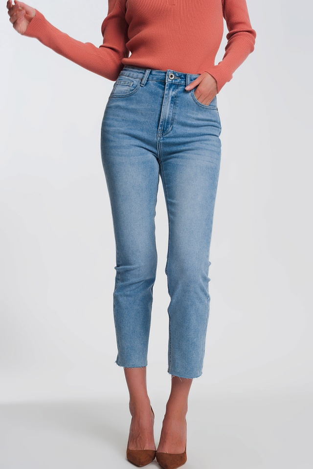 Straight leg jeans in light blue with raw hem