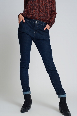 Pantalon vaquero estilo chino de corte pitillo