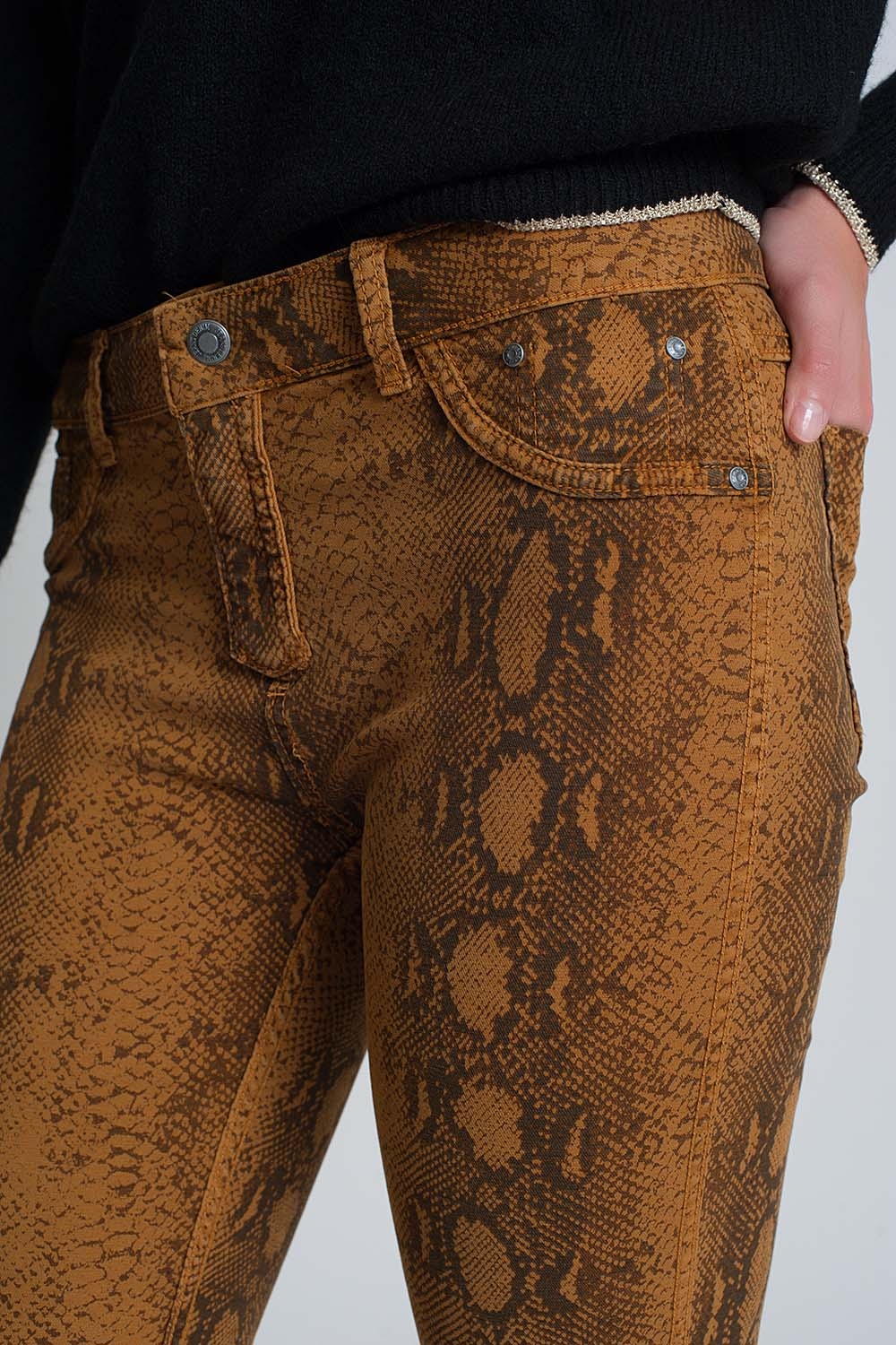 Pantalon estampado serpiente reversible en Mustard Pantalon estampado serpiente reversible en Mustard