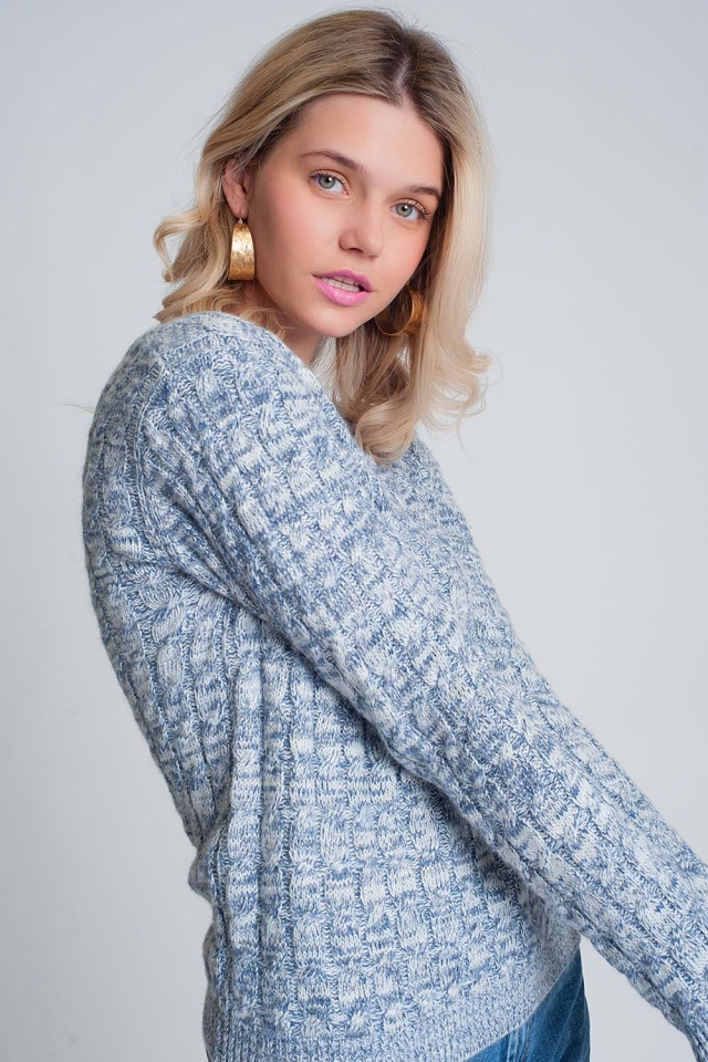 Camisola azul tricotado com gola redonda