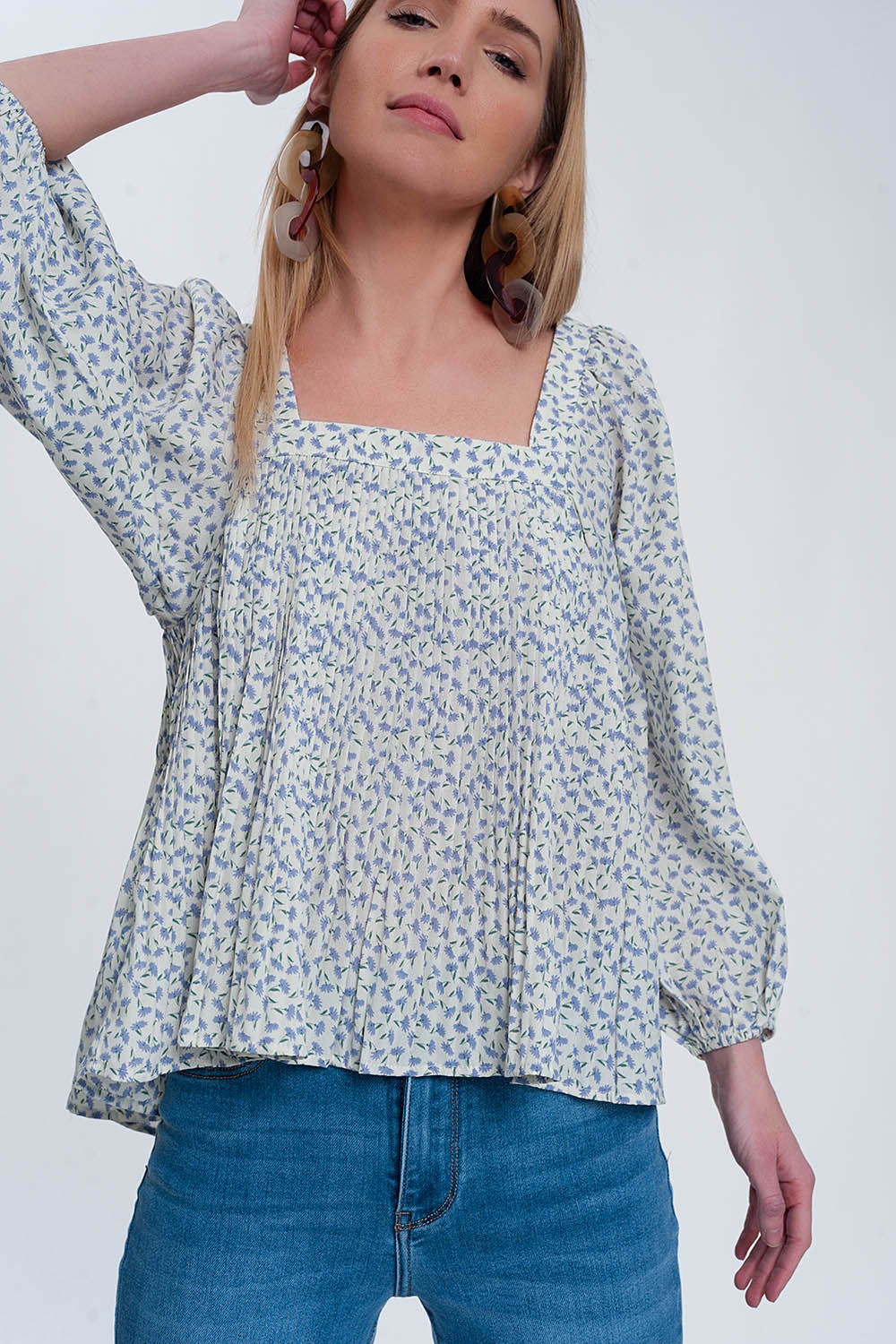 Top con escote cuadrado manga abullonada y estampado floral en azul