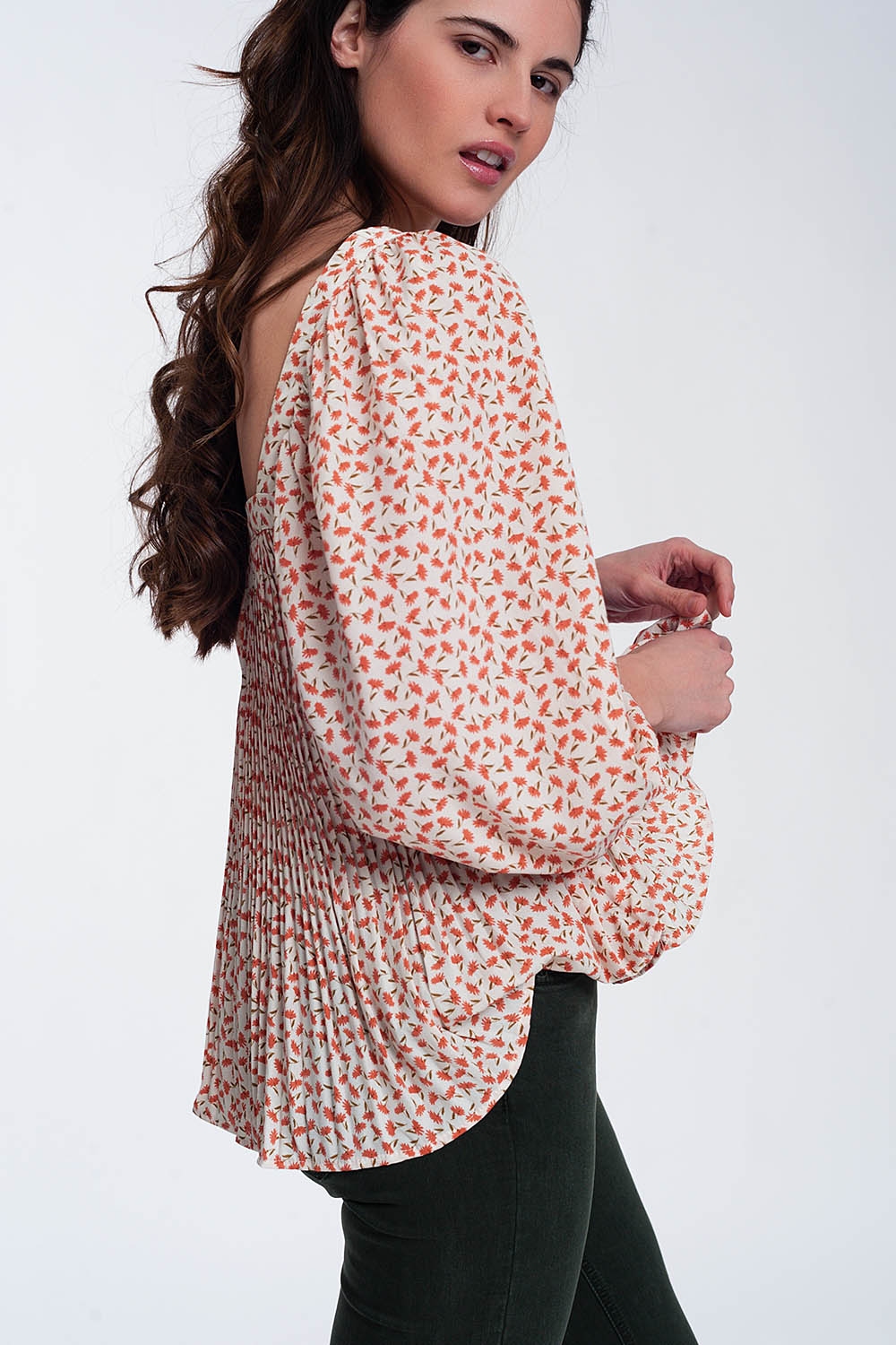 Top con escote cuadrado manga abullonada y estampado floral en coral Top con escote cuadrado manga abullonada y estampado floral en coral