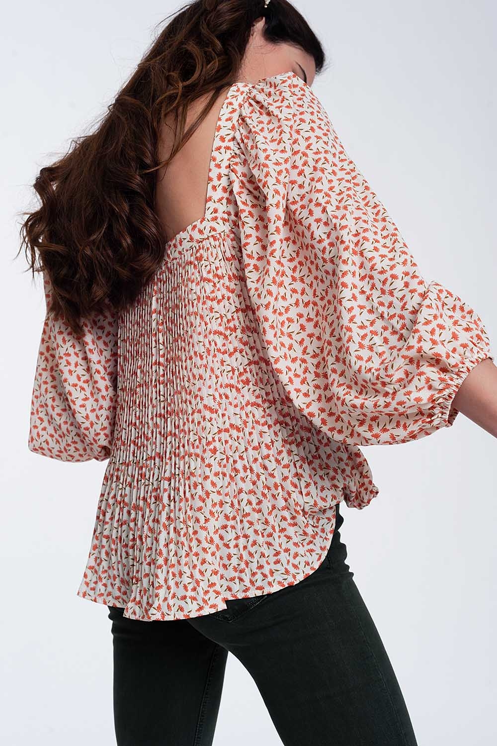 Top con escote cuadrado manga abullonada y estampado floral en coral Top con escote cuadrado manga abullonada y estampado floral en coral