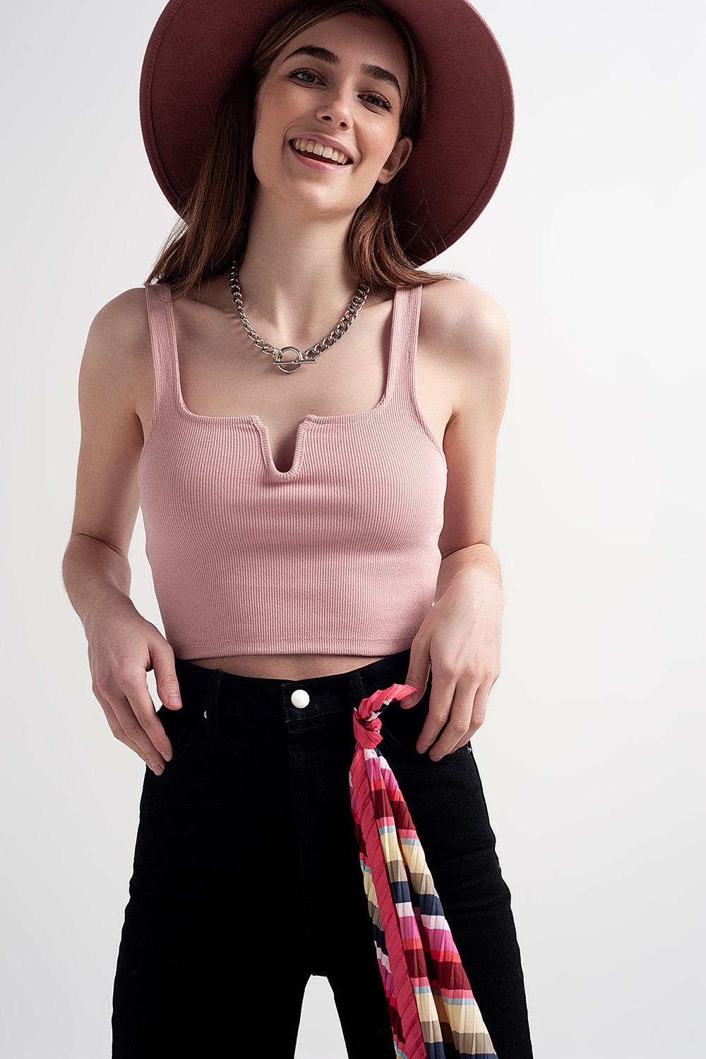 Top corto en color rosa maquillaje con escote cuadrado de canal&eacute;