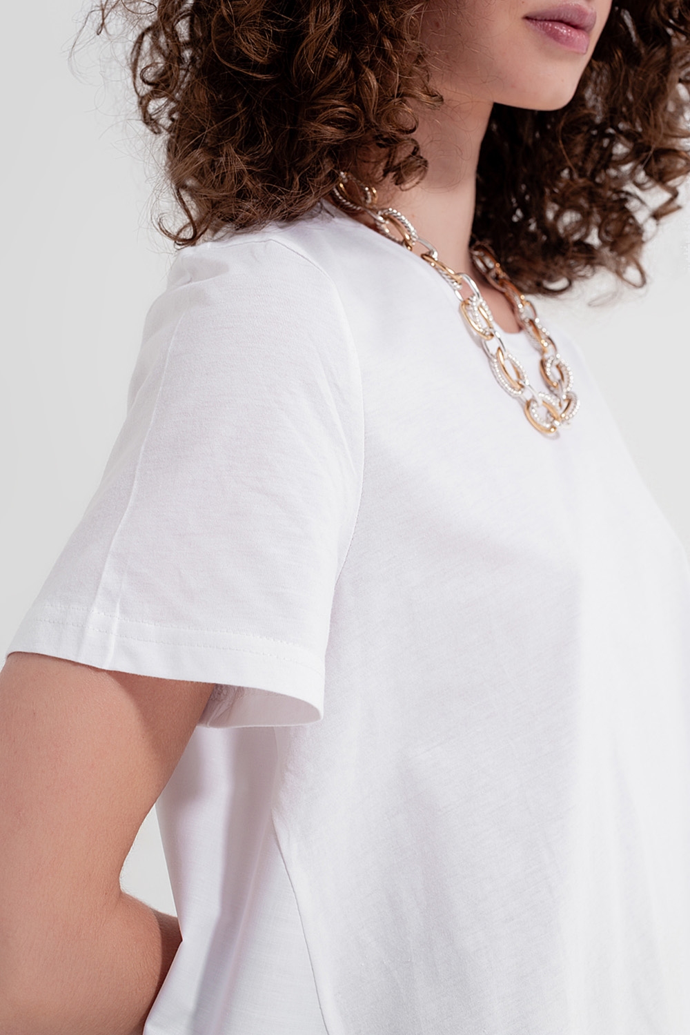 Vestido tipo camiseta en blanco