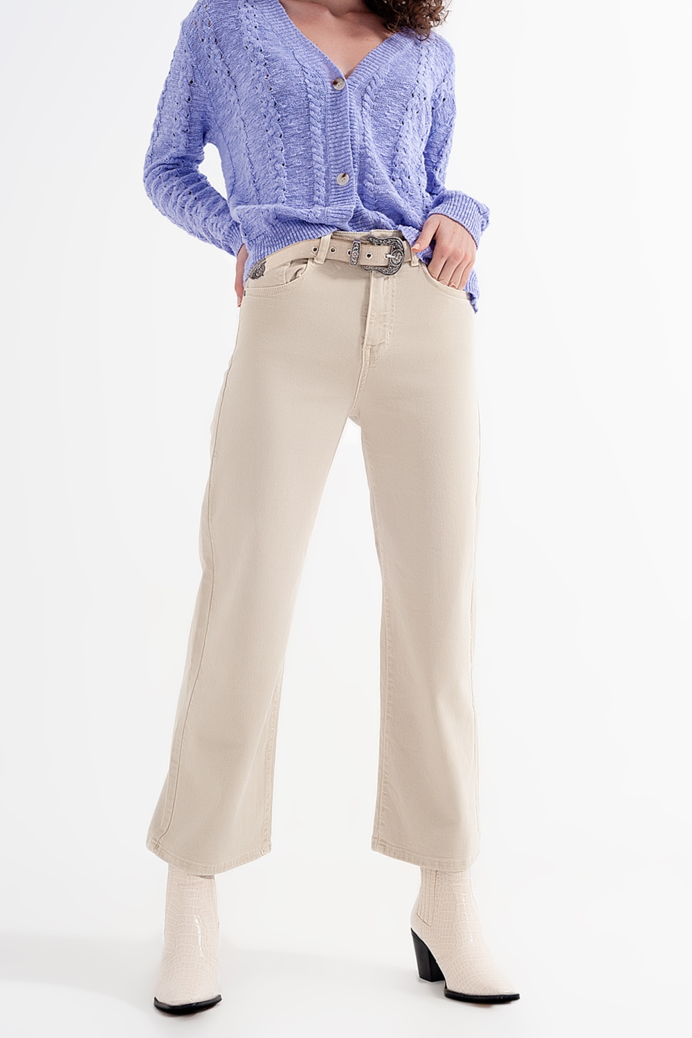Vaqueros capri color beige de pernera ancha Vaqueros capri color beige de pernera ancha