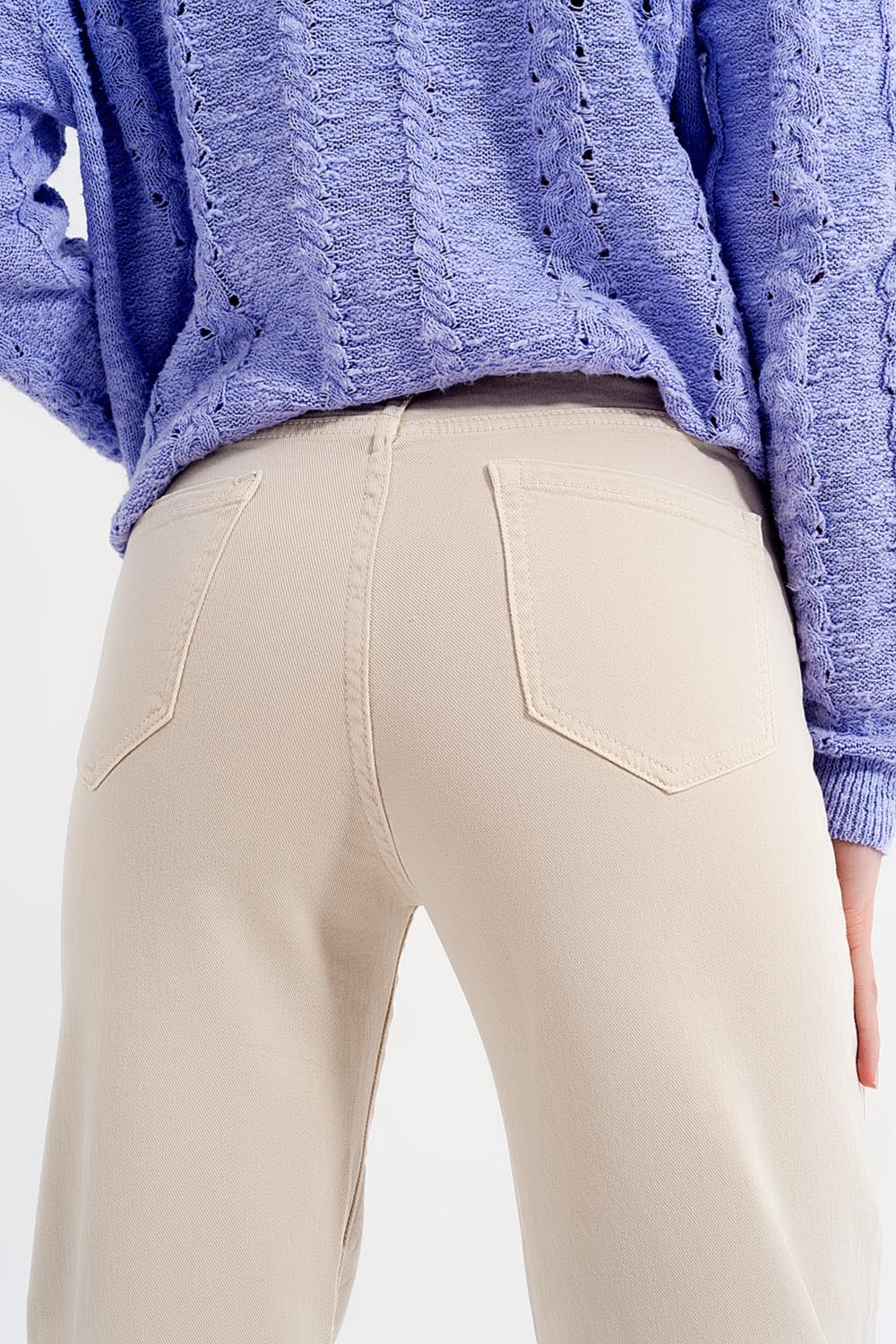 Vaqueros capri color beige de pernera ancha Vaqueros capri color beige de pernera ancha