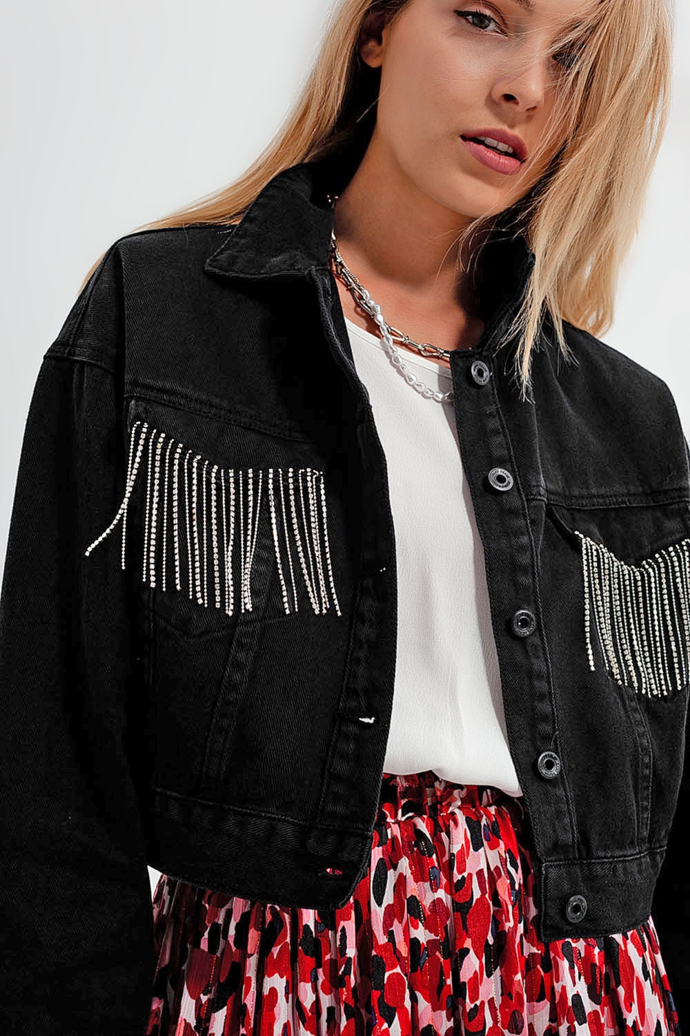 Chaqueta vaquera negra con flecos de strass
