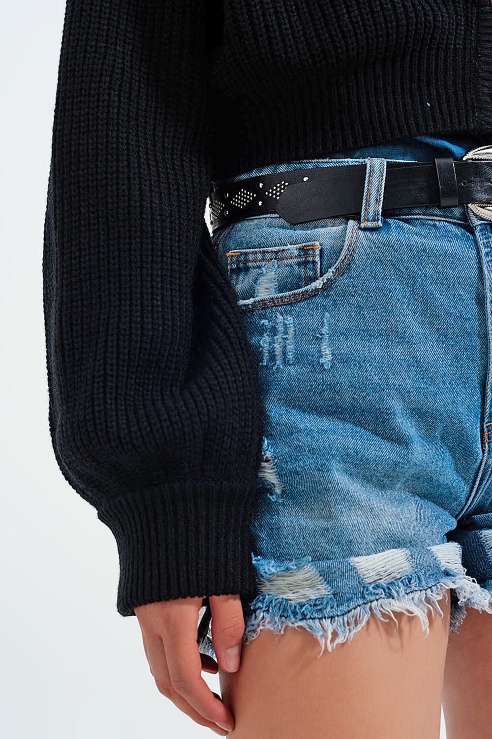 Cárdigan negro con manga larga y detalle de botones de strass Cárdigan negro con manga larga y detalle de botones de strass