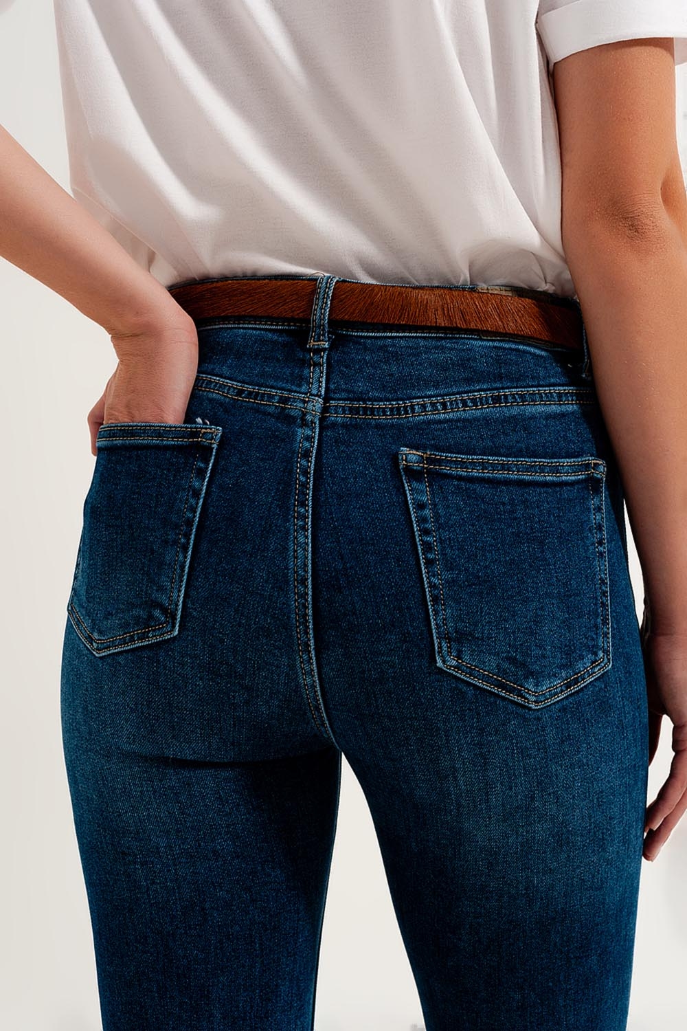 Jeans ajustados de talle alto en azul oscuro con elástico de alta calidad Jeans ajustados de talle alto en azul oscuro con elástico de alta calidad