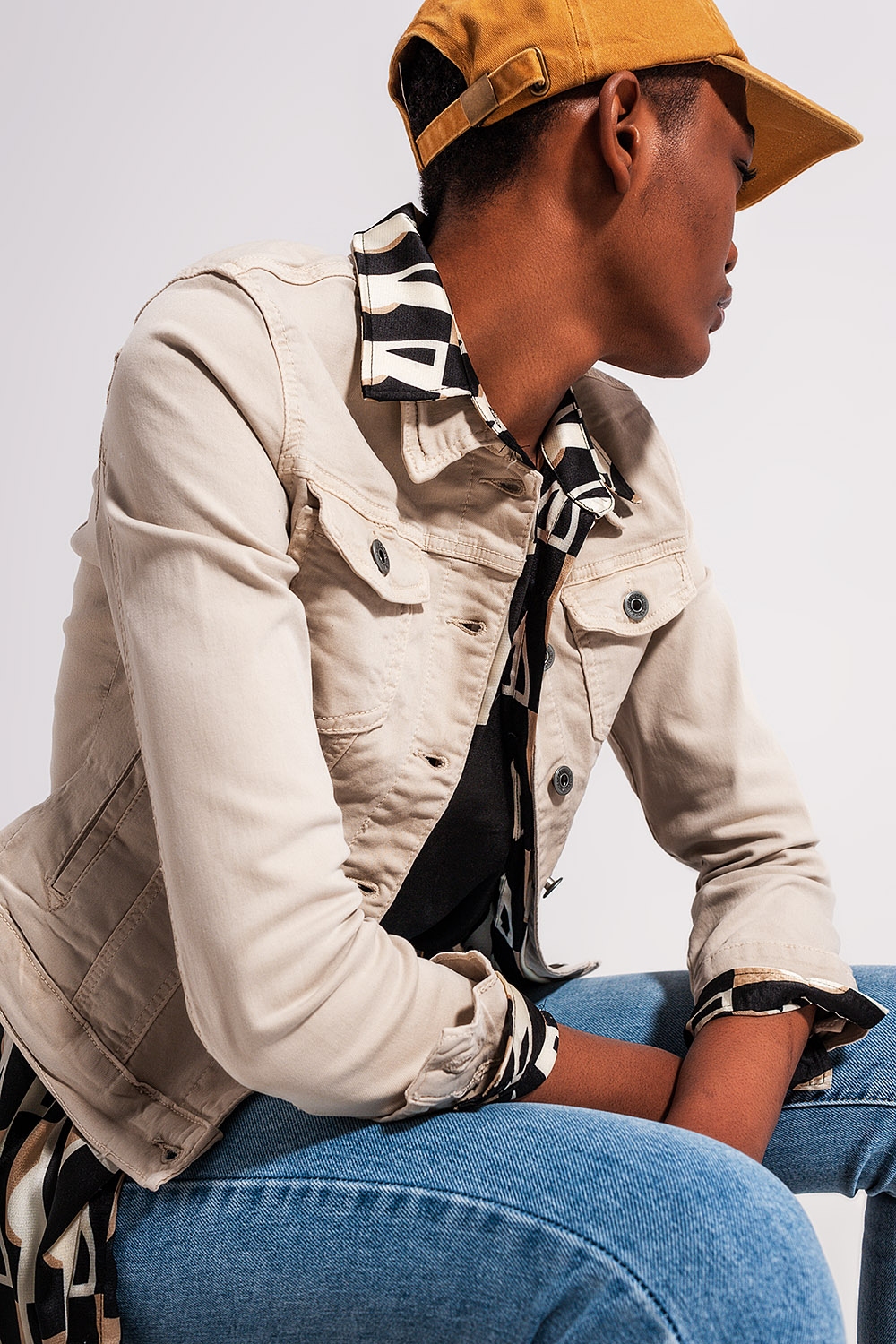 Chaqueta vaquera beige de corte slim