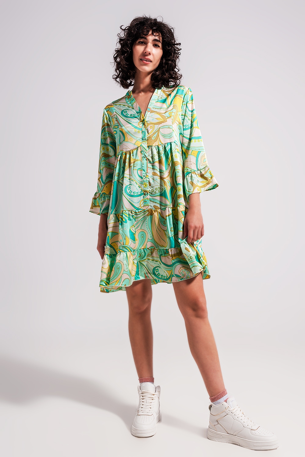 Vestido verde de corte amplio con mangas tres cuartos Vestido verde de corte amplio con mangas tres cuartos