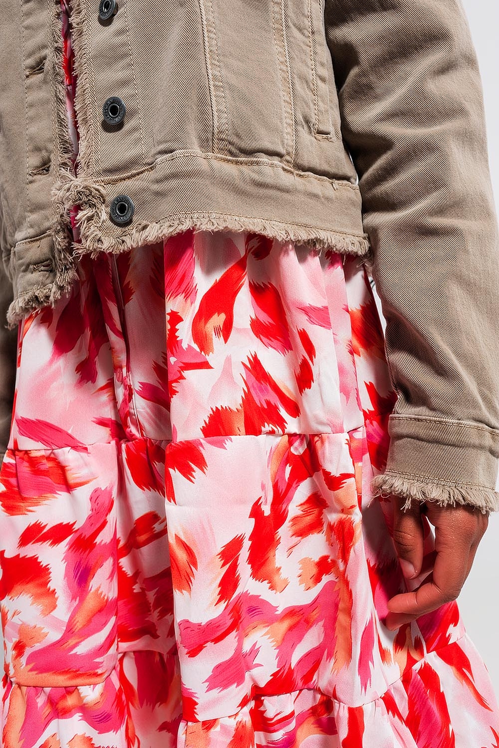 Chaqueta vaquera gris con bordes sin rematar Chaqueta vaquera gris con bordes sin rematar