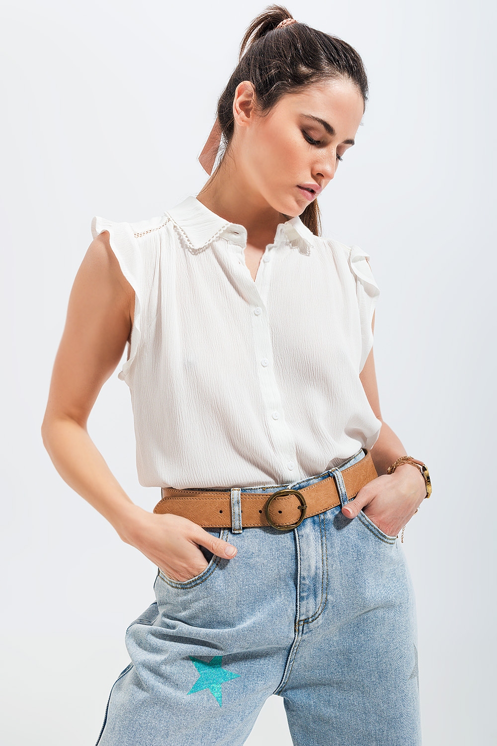 Blusa blanca con mangas de volantes Blusa blanca con mangas de volantes