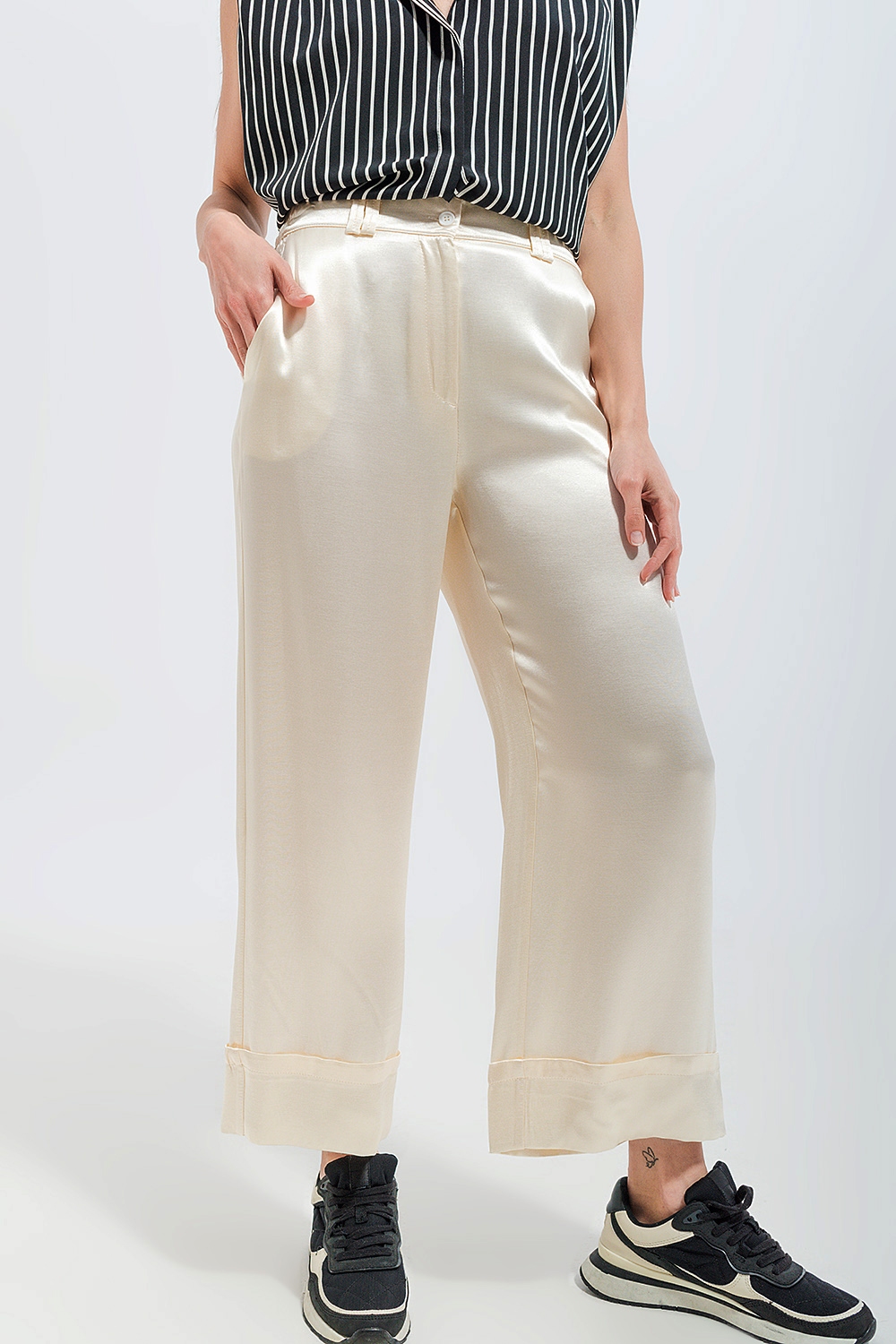 Pantalones de traje de pernera ancha de raso en crudo Pantalones de traje de pernera ancha de raso en crudo