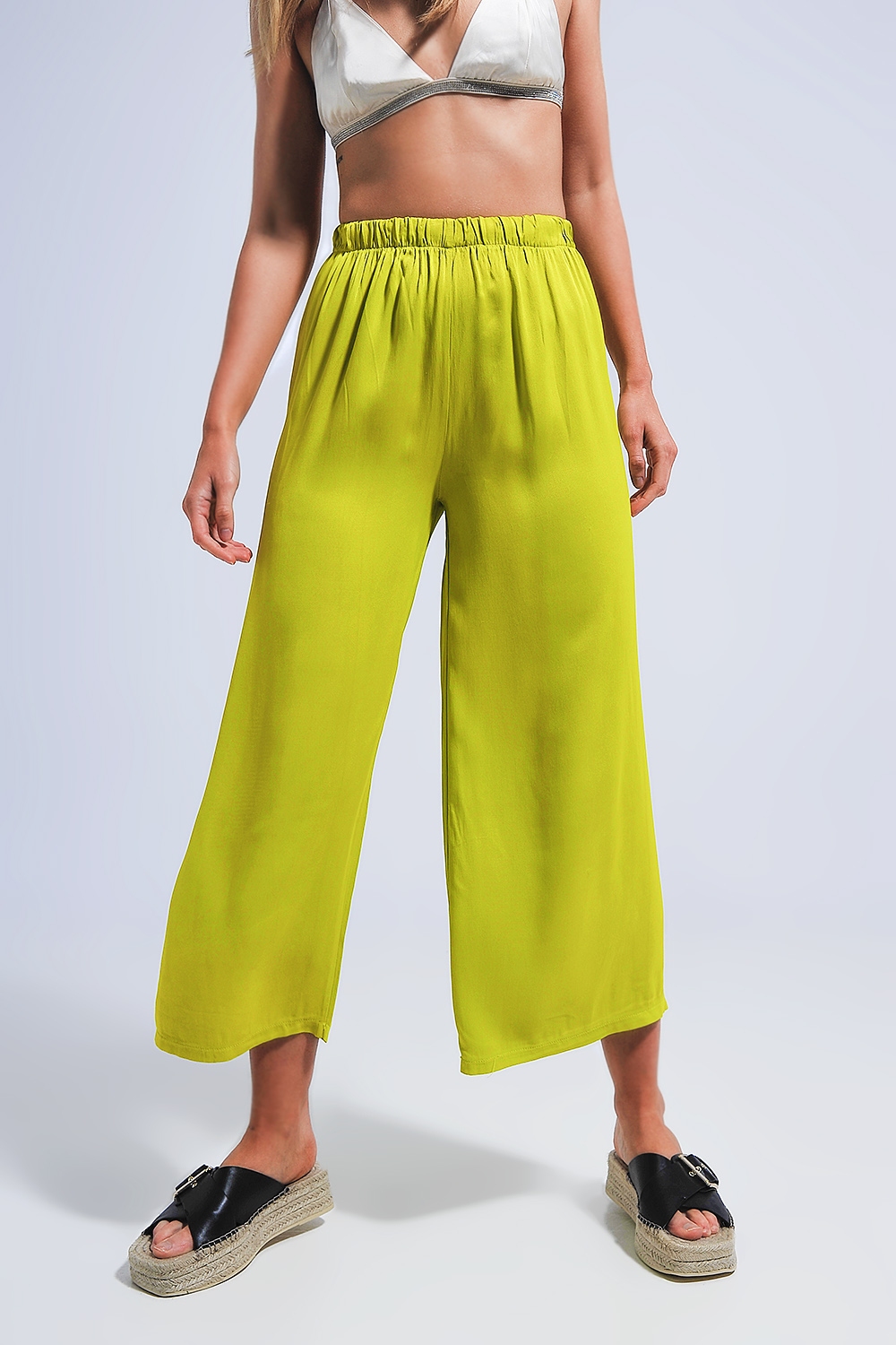 Pantalones verdes de pernera ancha de satén Pantalones verdes de pernera ancha de satén