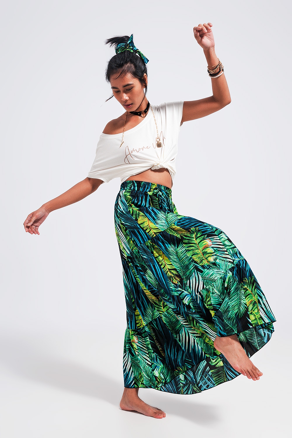Falda larga verde escalonada con estampado tropical Falda larga verde escalonada con estampado tropical