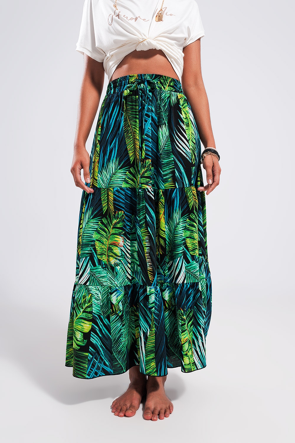 Falda larga verde escalonada con estampado tropical Falda larga verde escalonada con estampado tropical