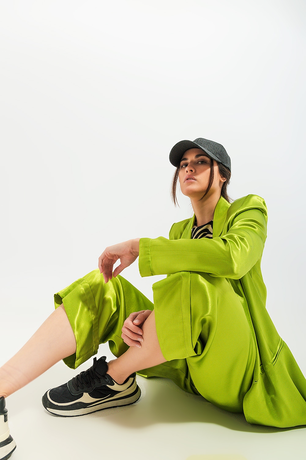 Pantalones de traje de pernera ancha de satén verdes Pantalones de traje de pernera ancha de satén verdes