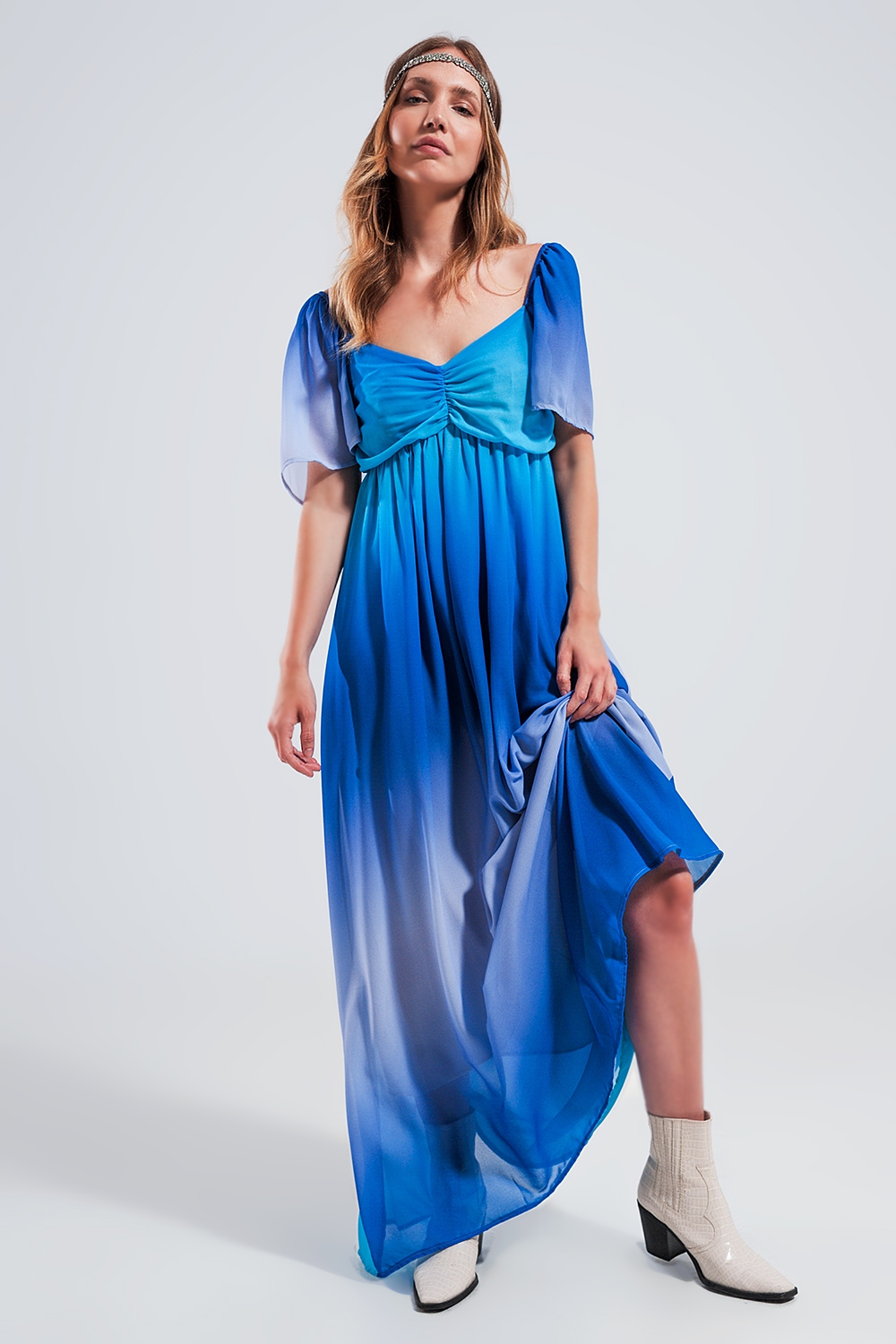 Vestido maxi con dise&ntilde;o degradado y escote coraz&oacute;n azul
